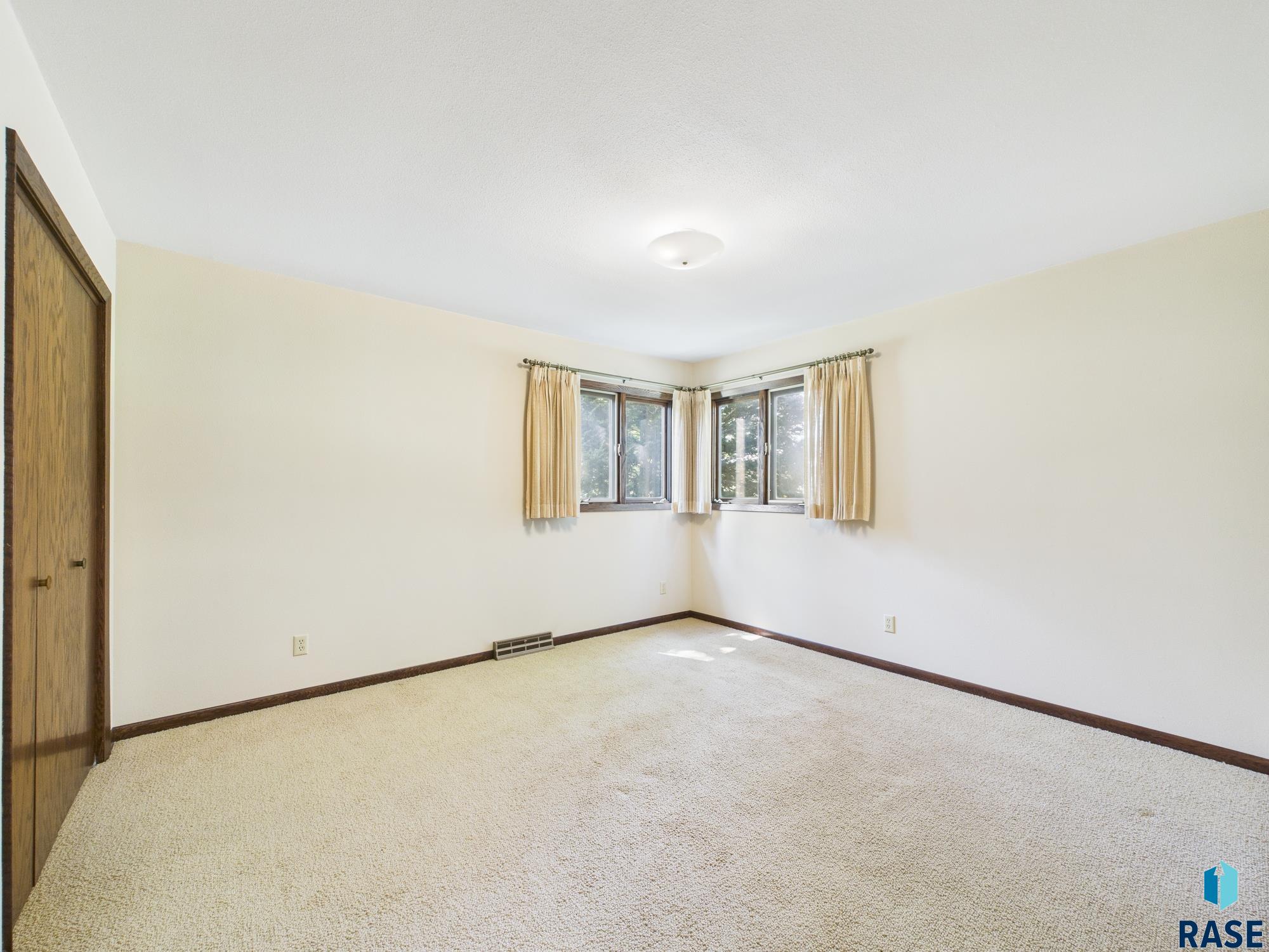 property viewer photo 17