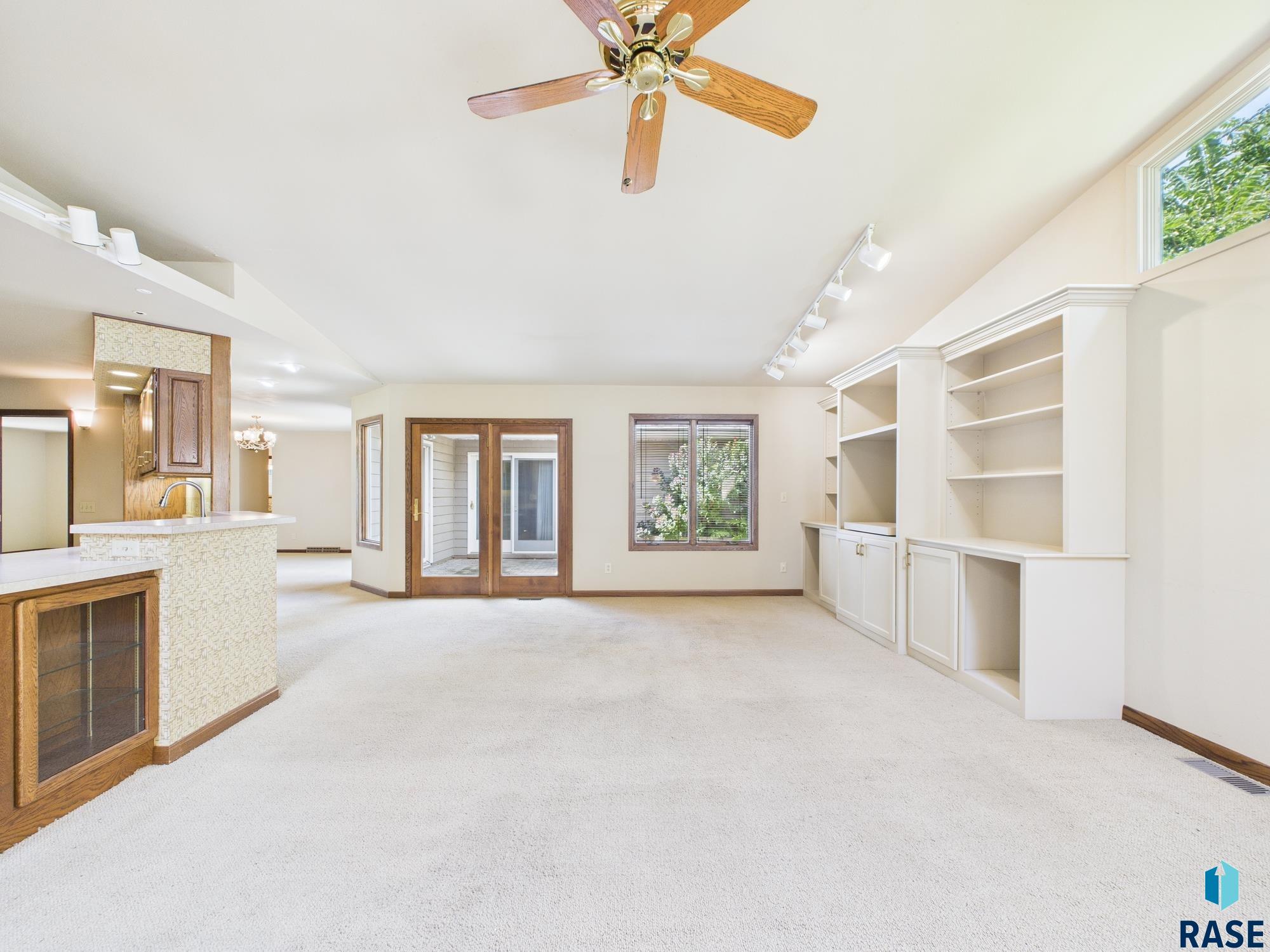 property viewer photo 5
