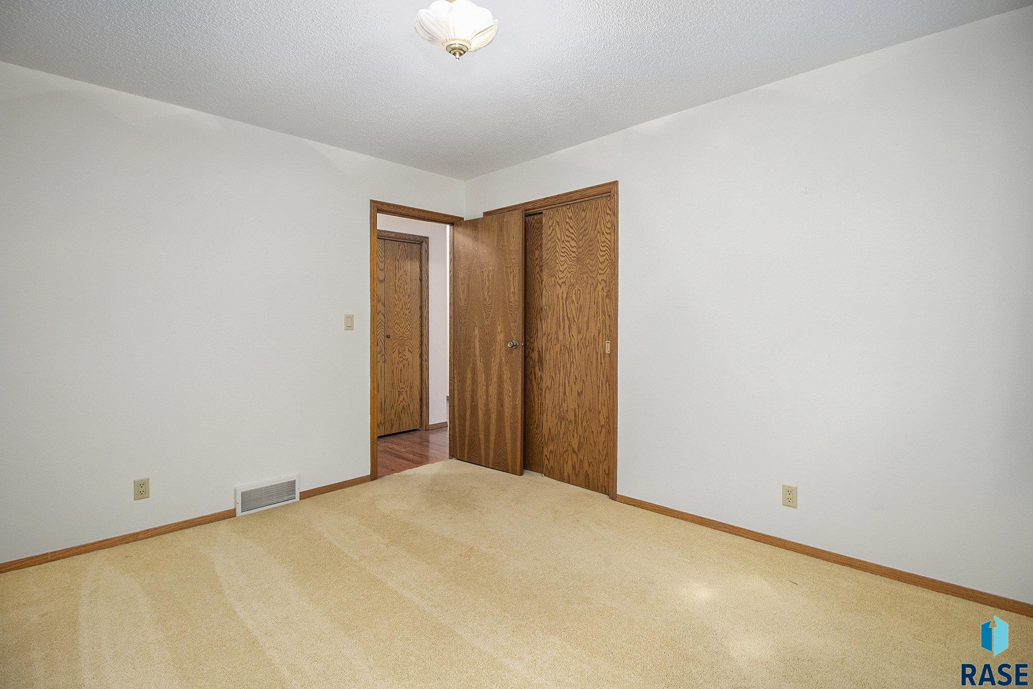 property viewer photo 20