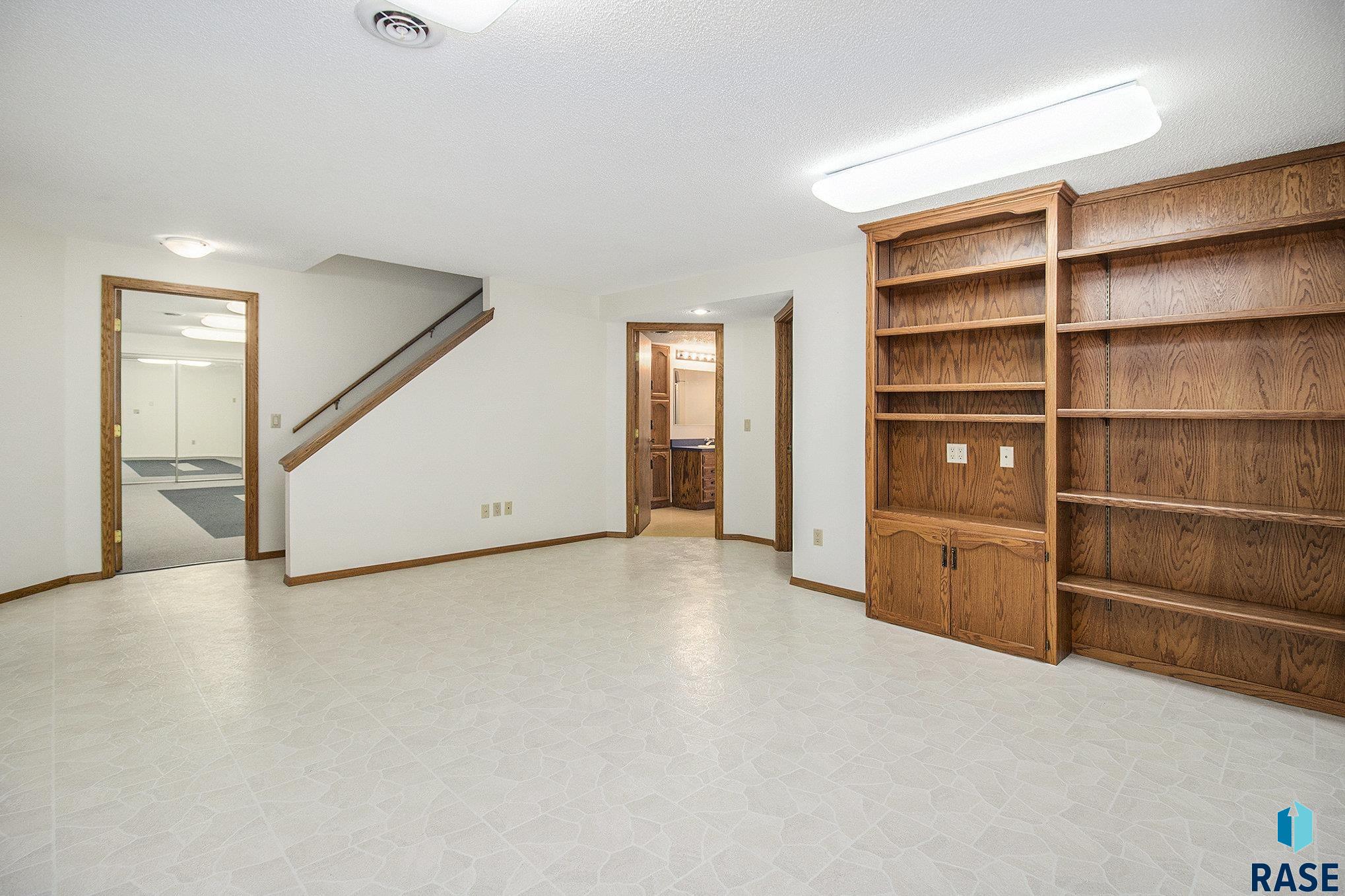 property viewer photo 25