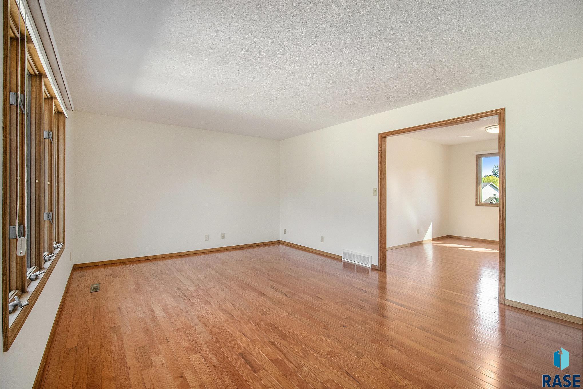 property viewer photo 3
