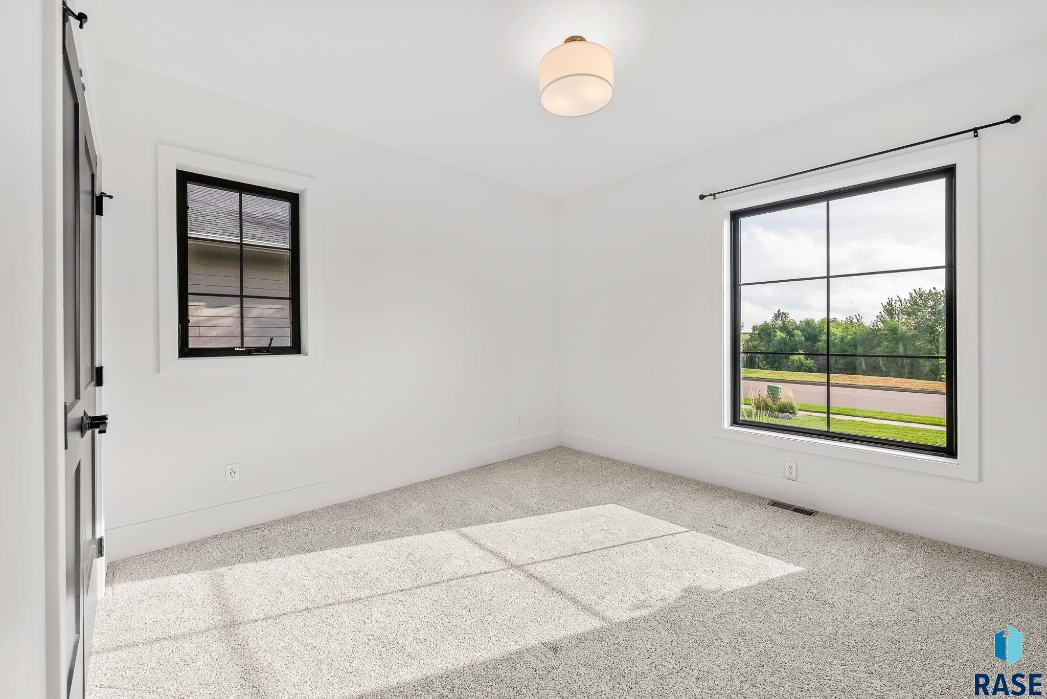property viewer photo 20