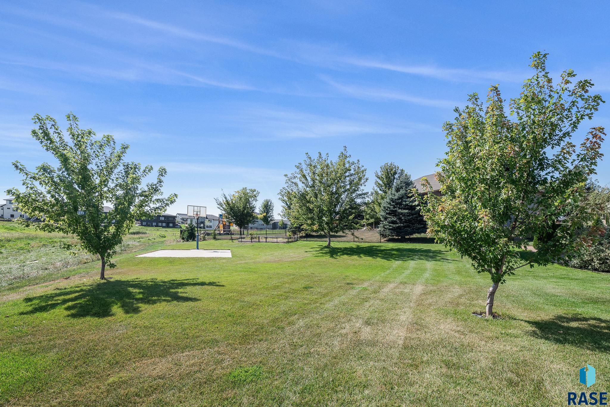 property viewer photo 36