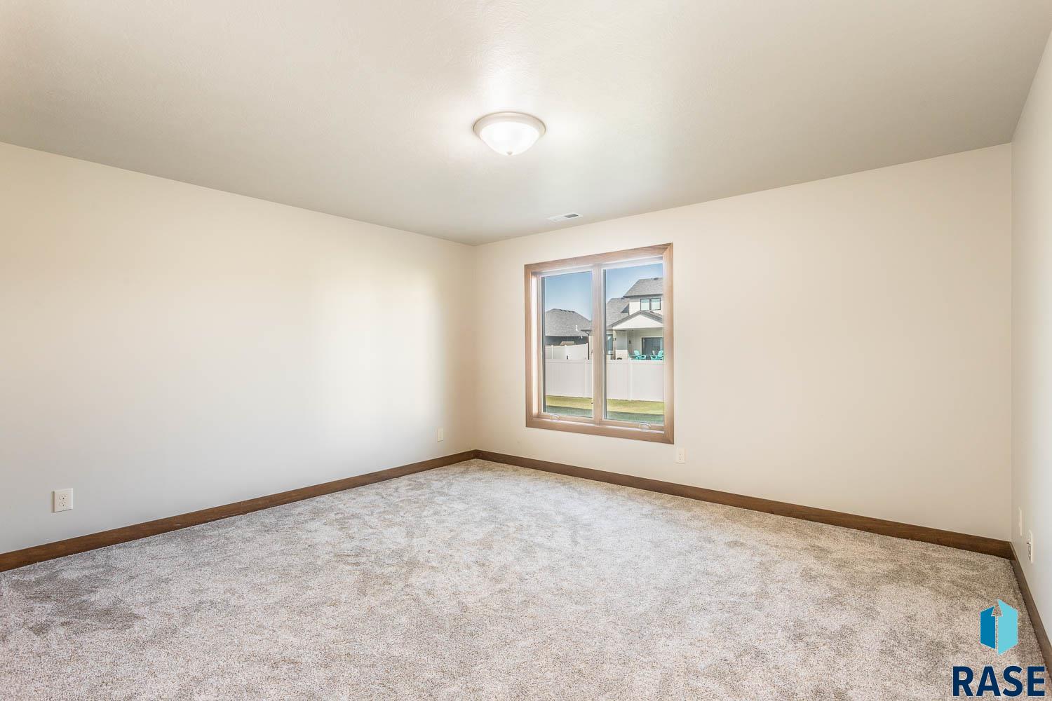 property viewer photo 19