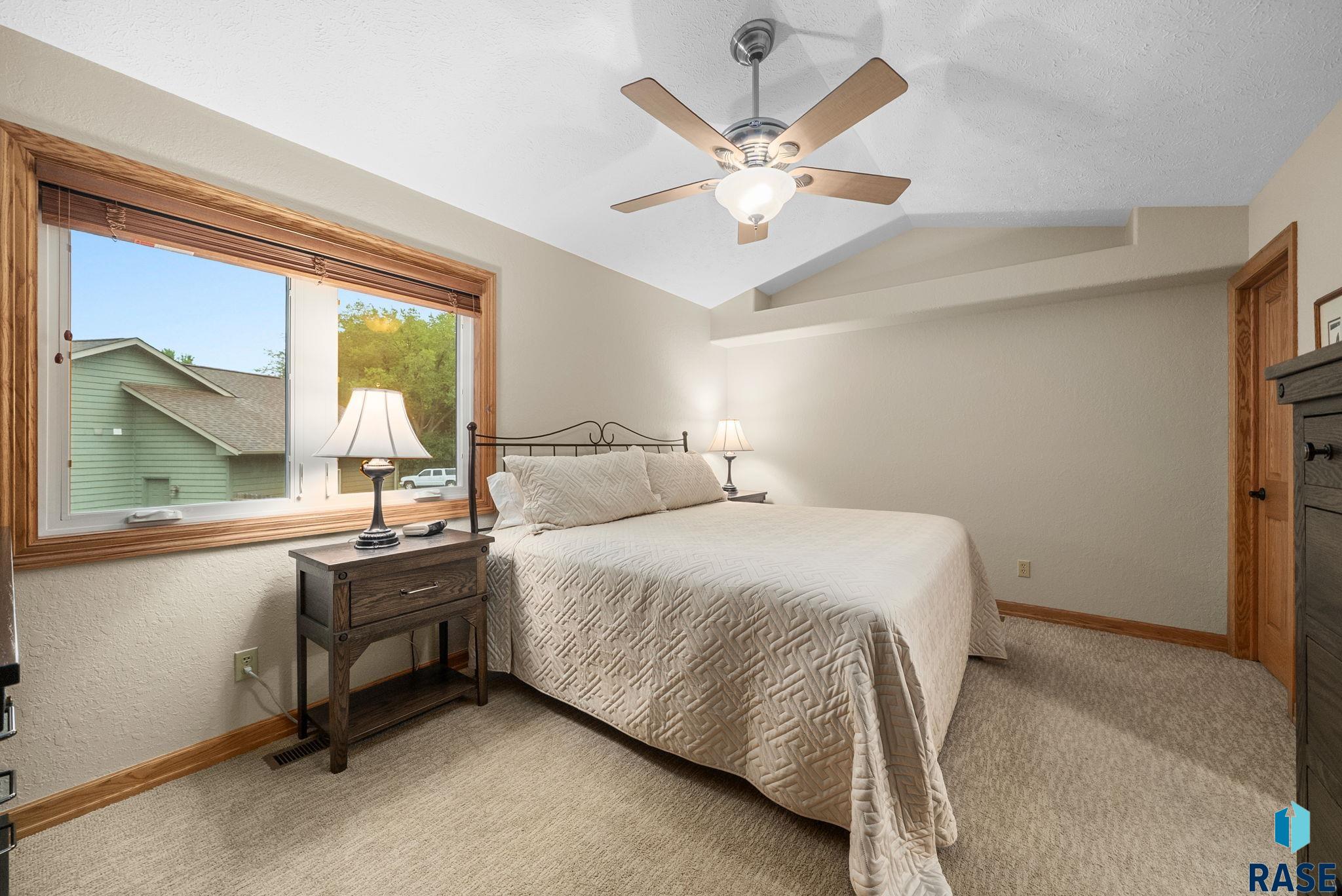 property viewer photo 16