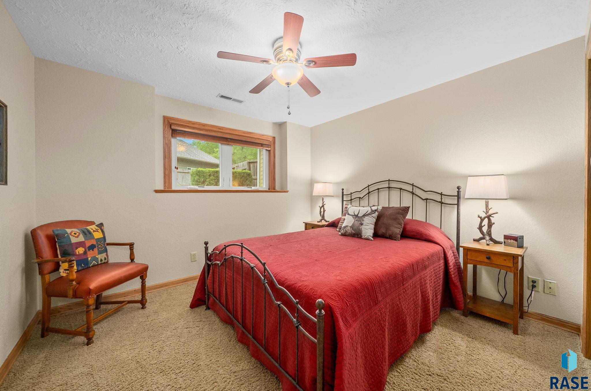 property viewer photo 36