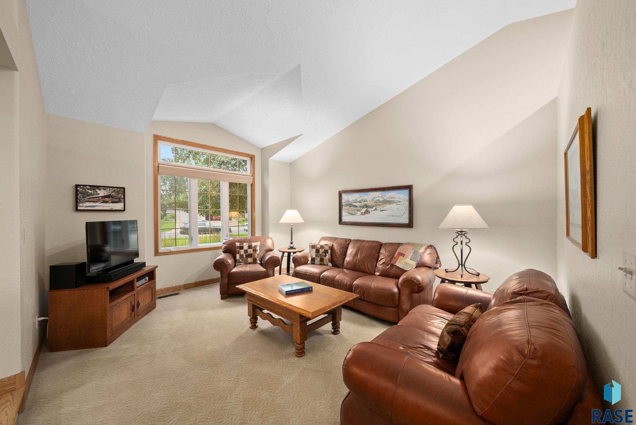 property viewer photo 7