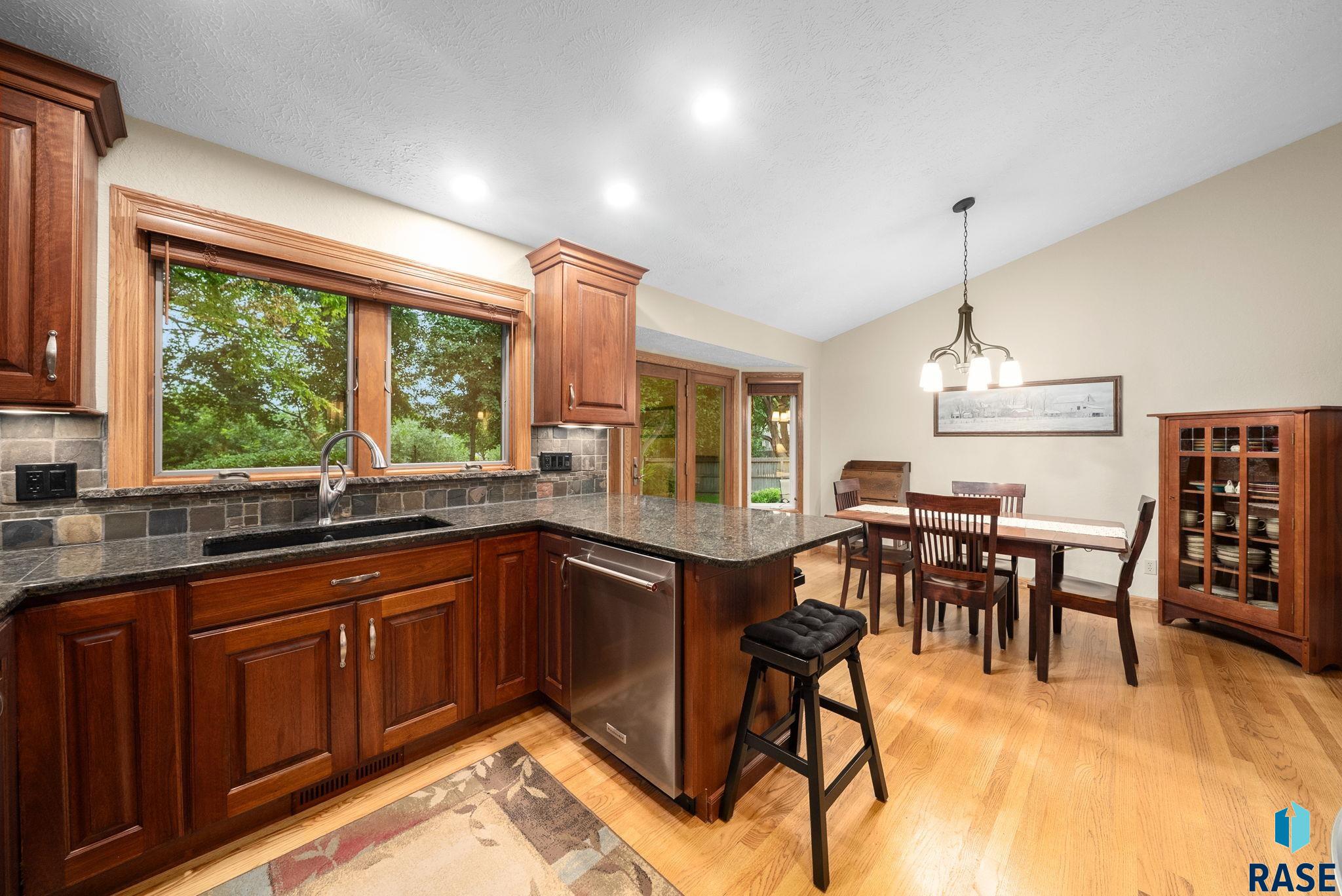 property viewer photo 9