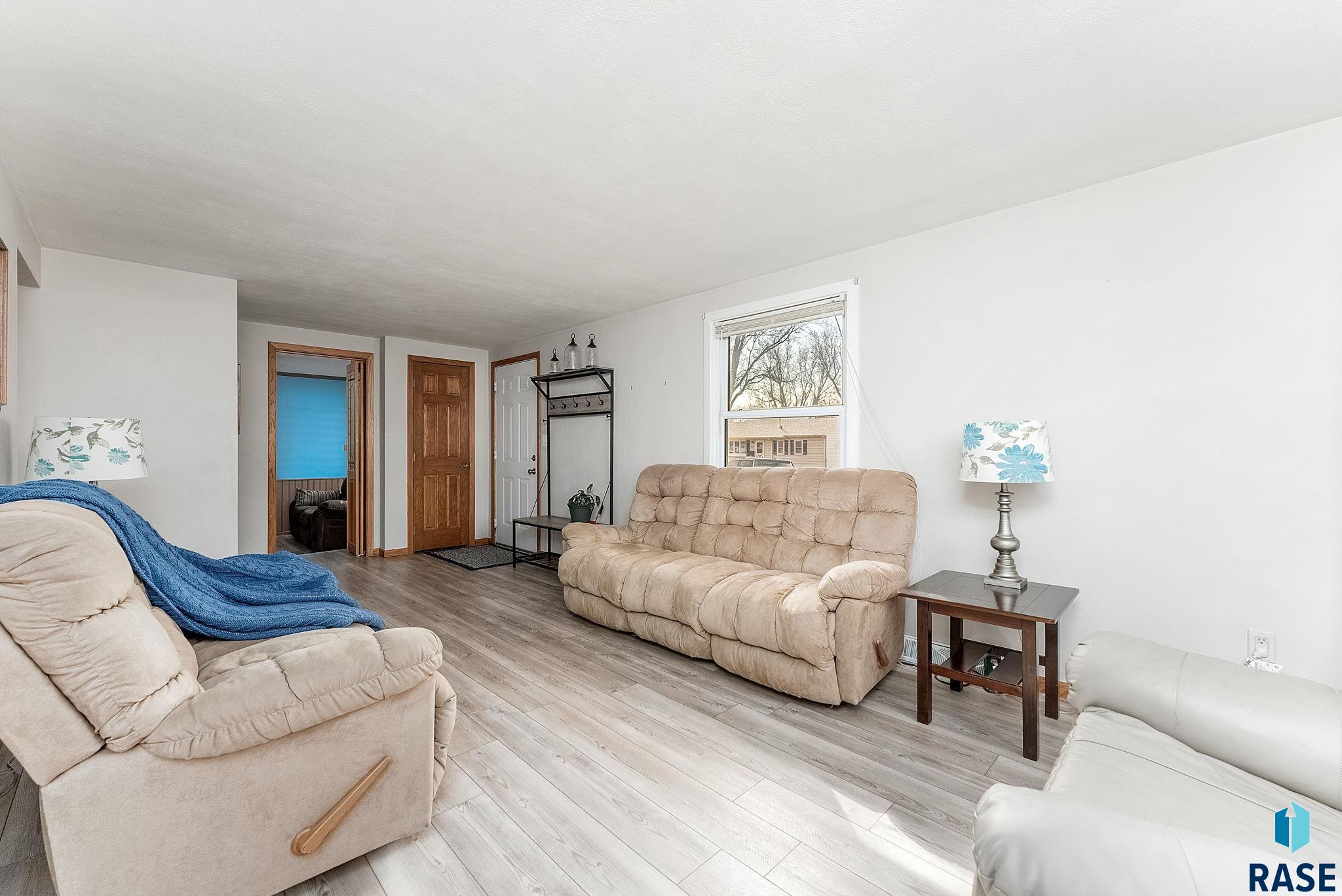 property viewer photo 3
