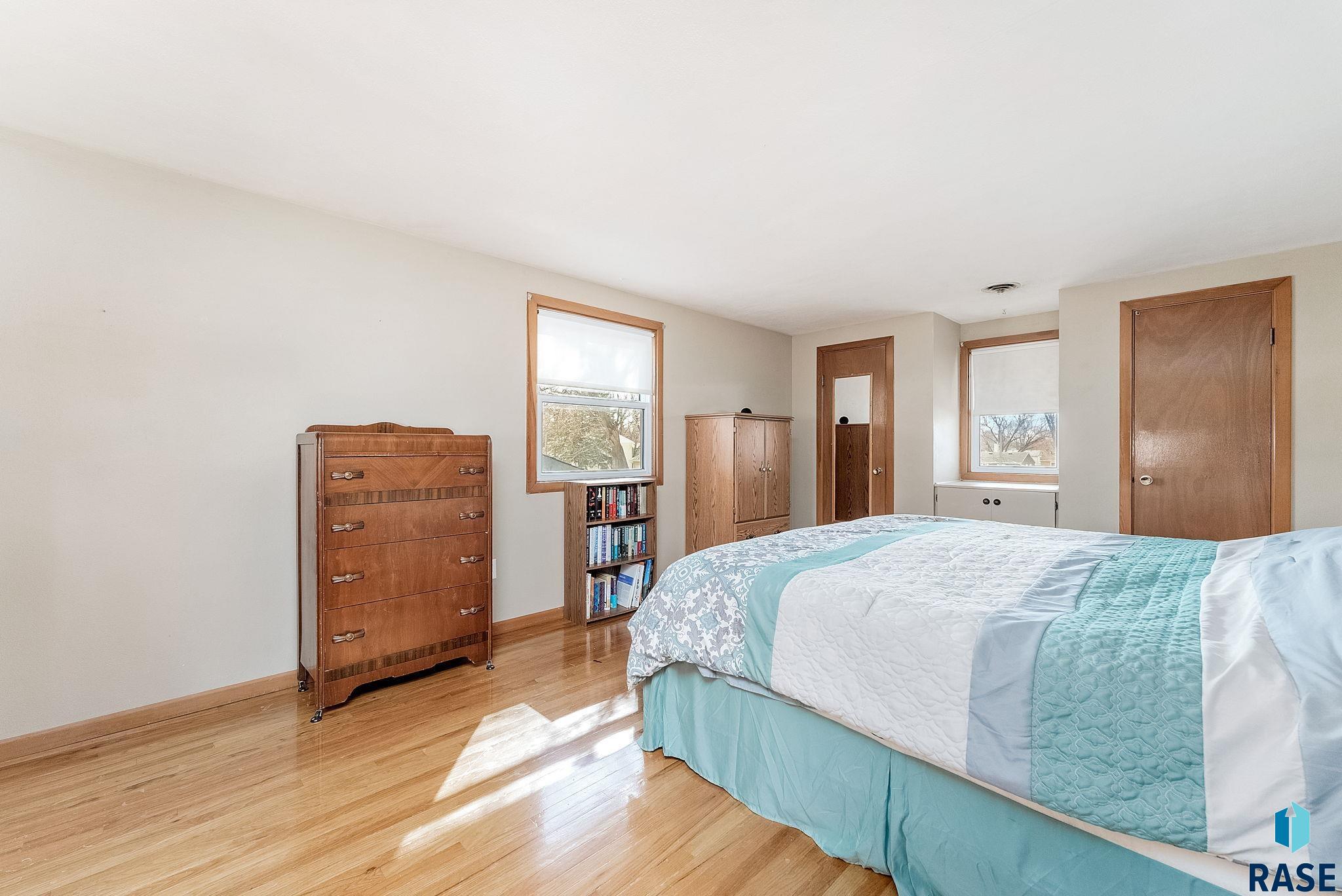 property viewer photo 7