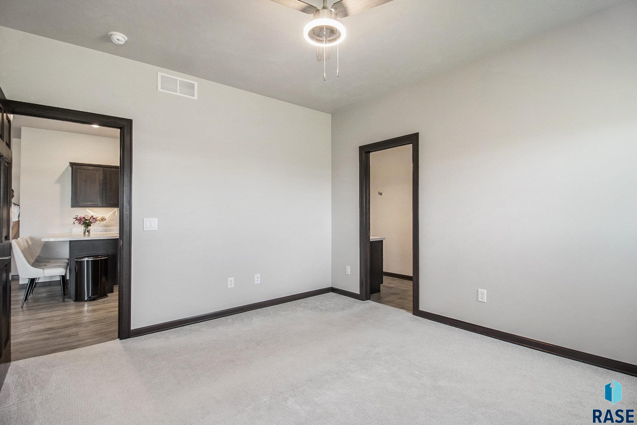property viewer photo 15
