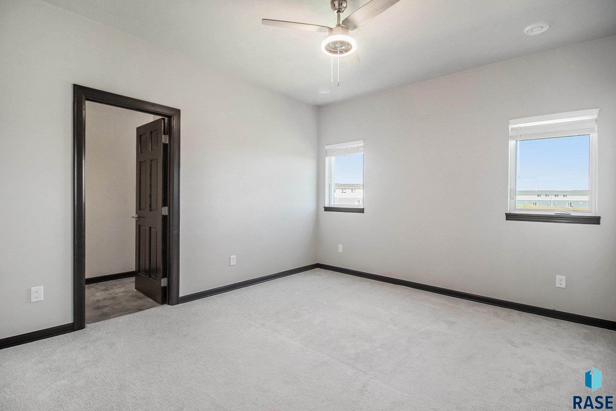 property viewer photo 16