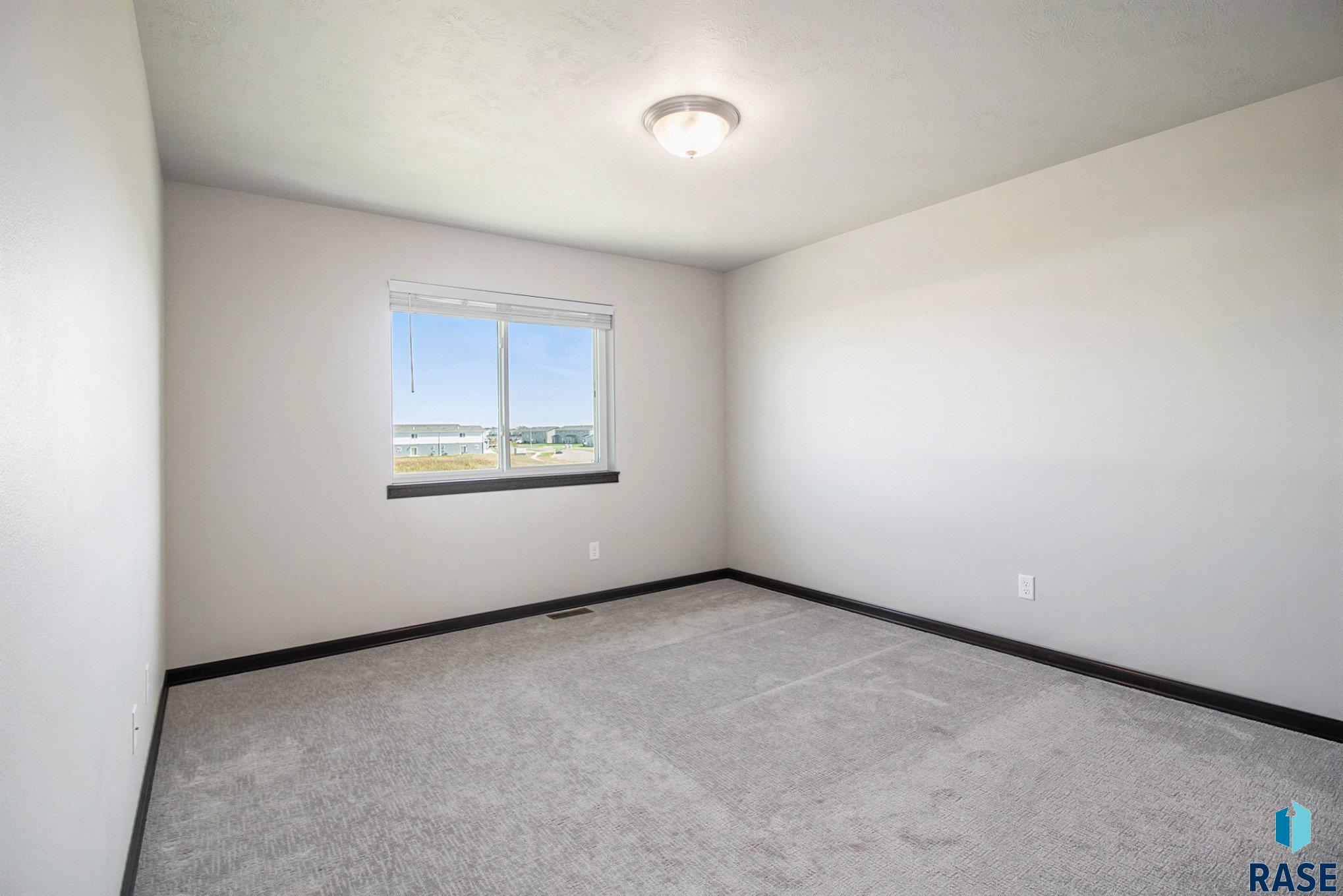 property viewer photo 20