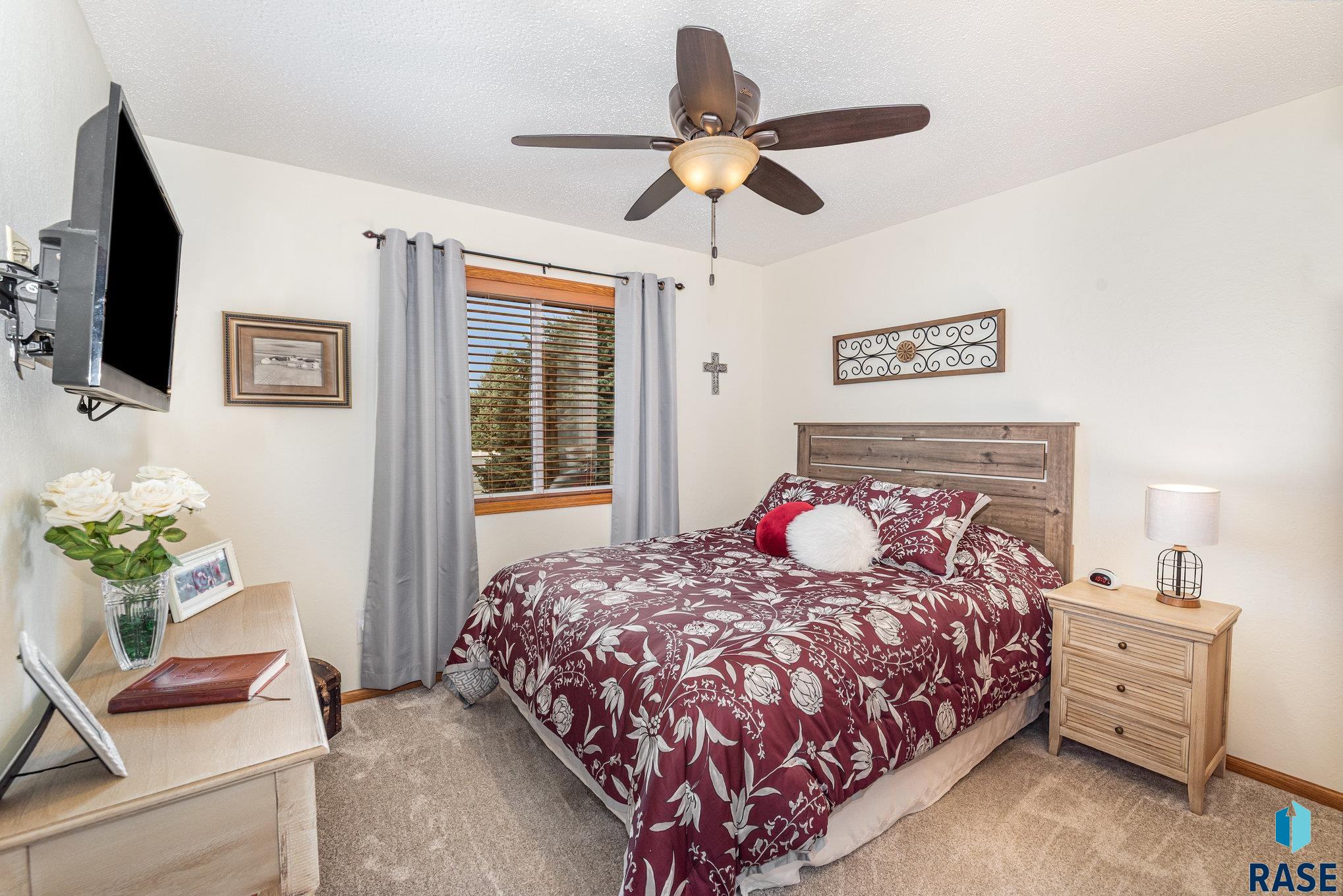 property viewer photo 16