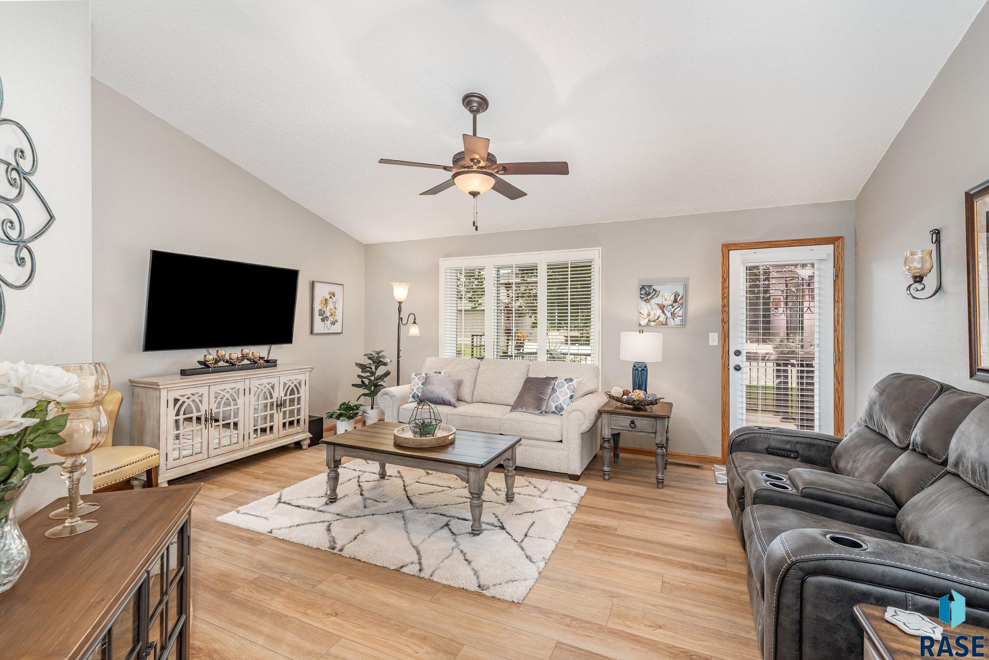 property viewer photo 4