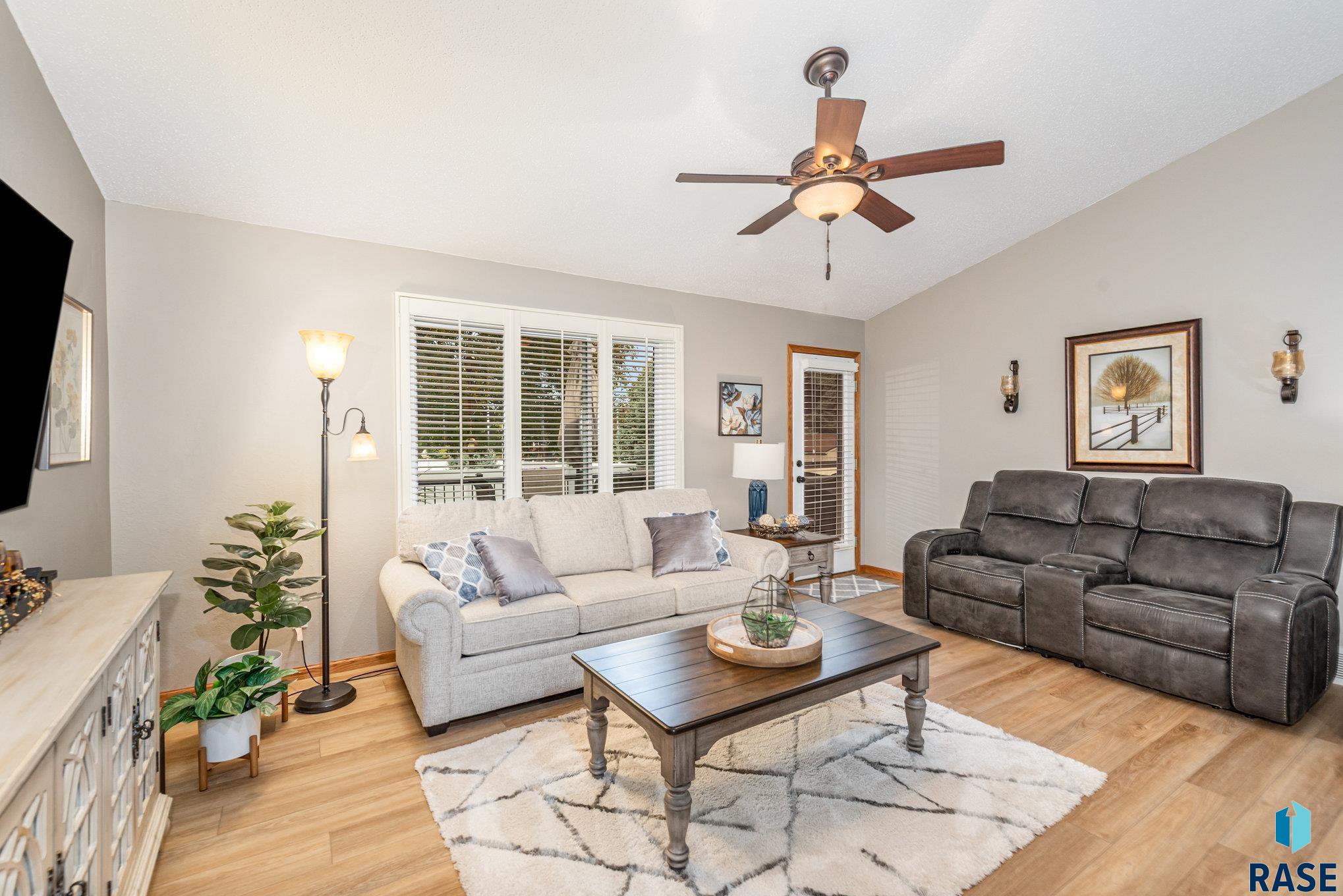 property viewer photo 5
