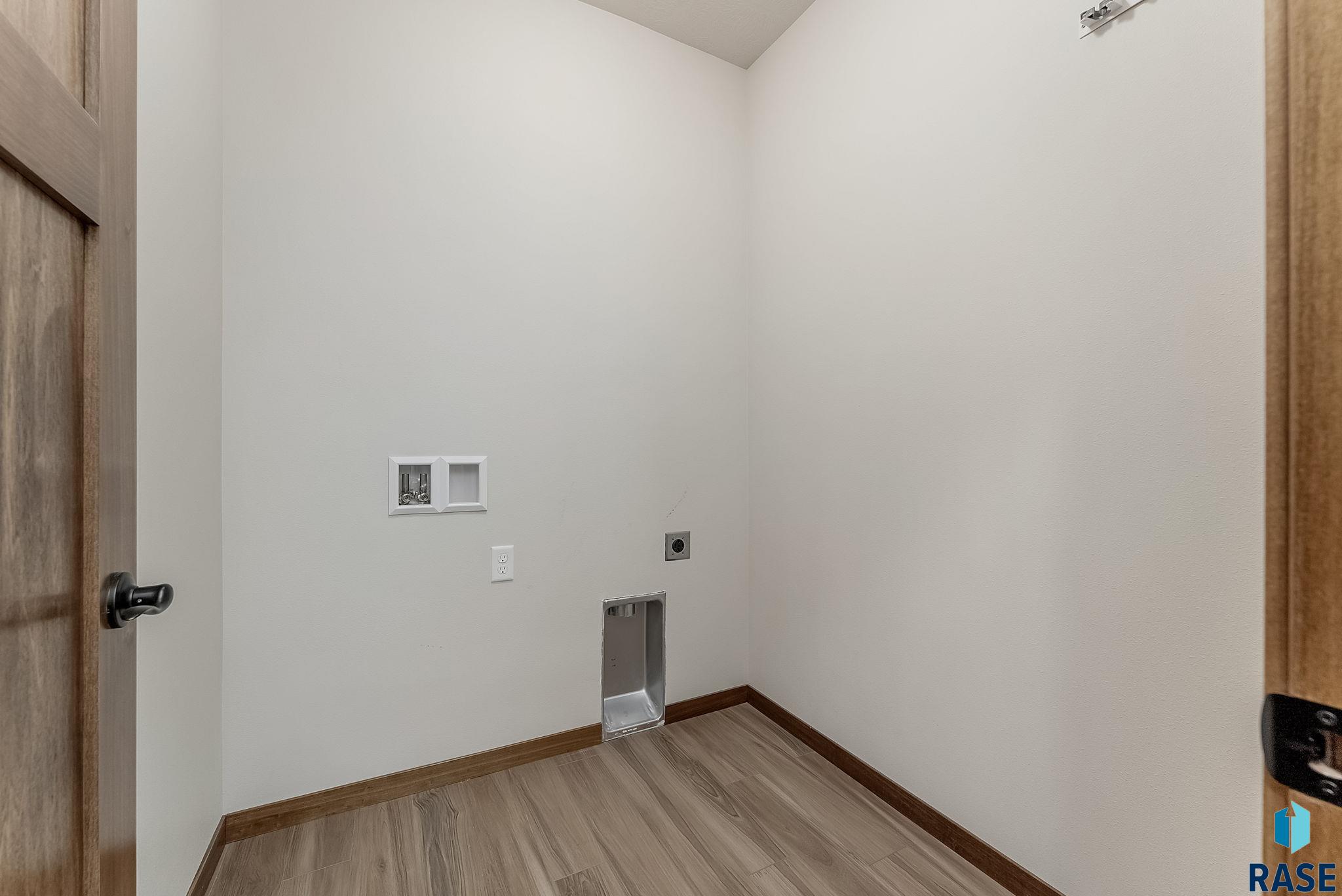 property viewer photo 18