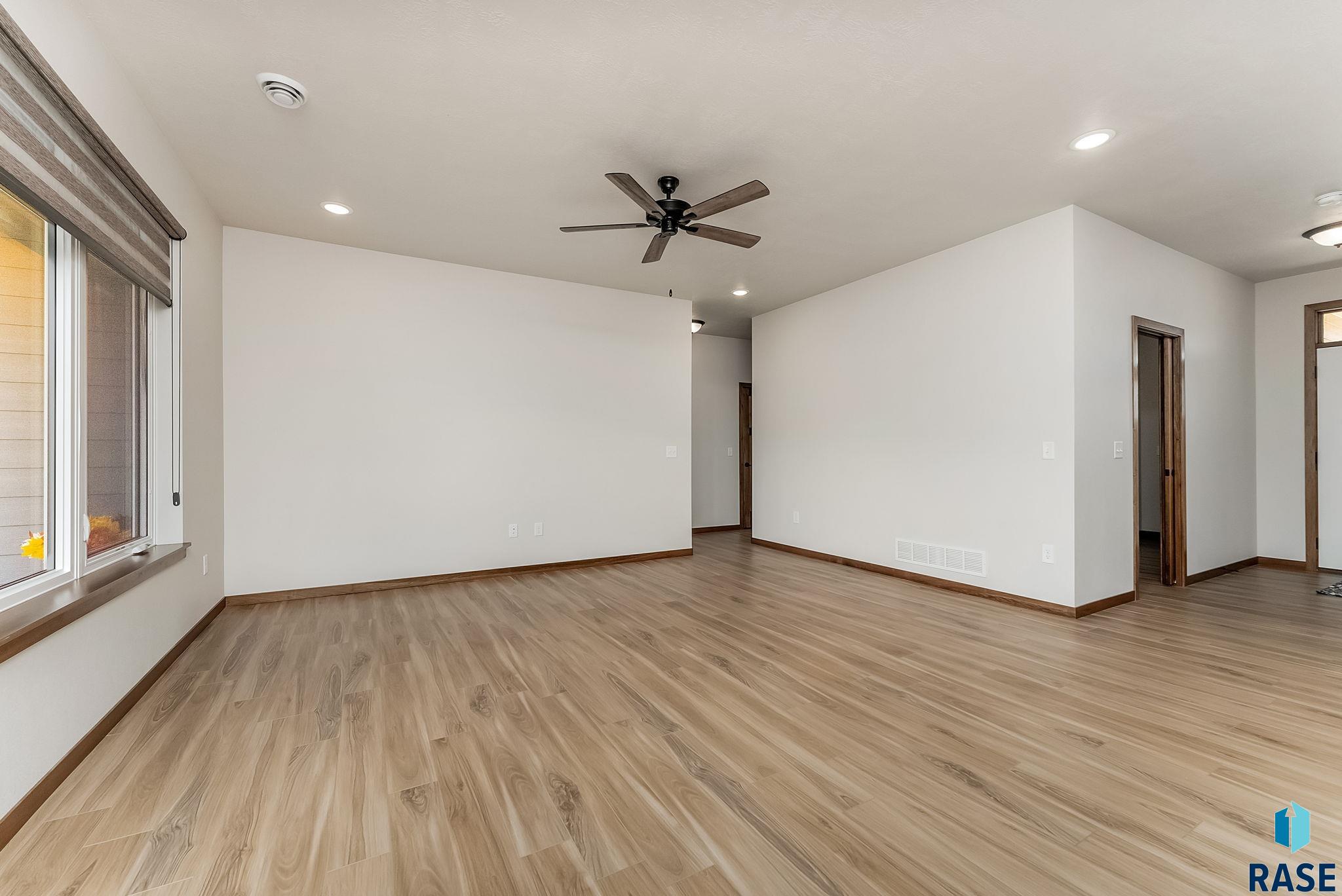 property viewer photo 6