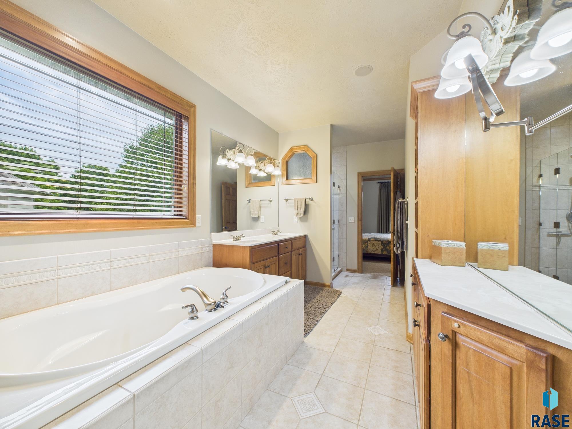 property viewer photo 25