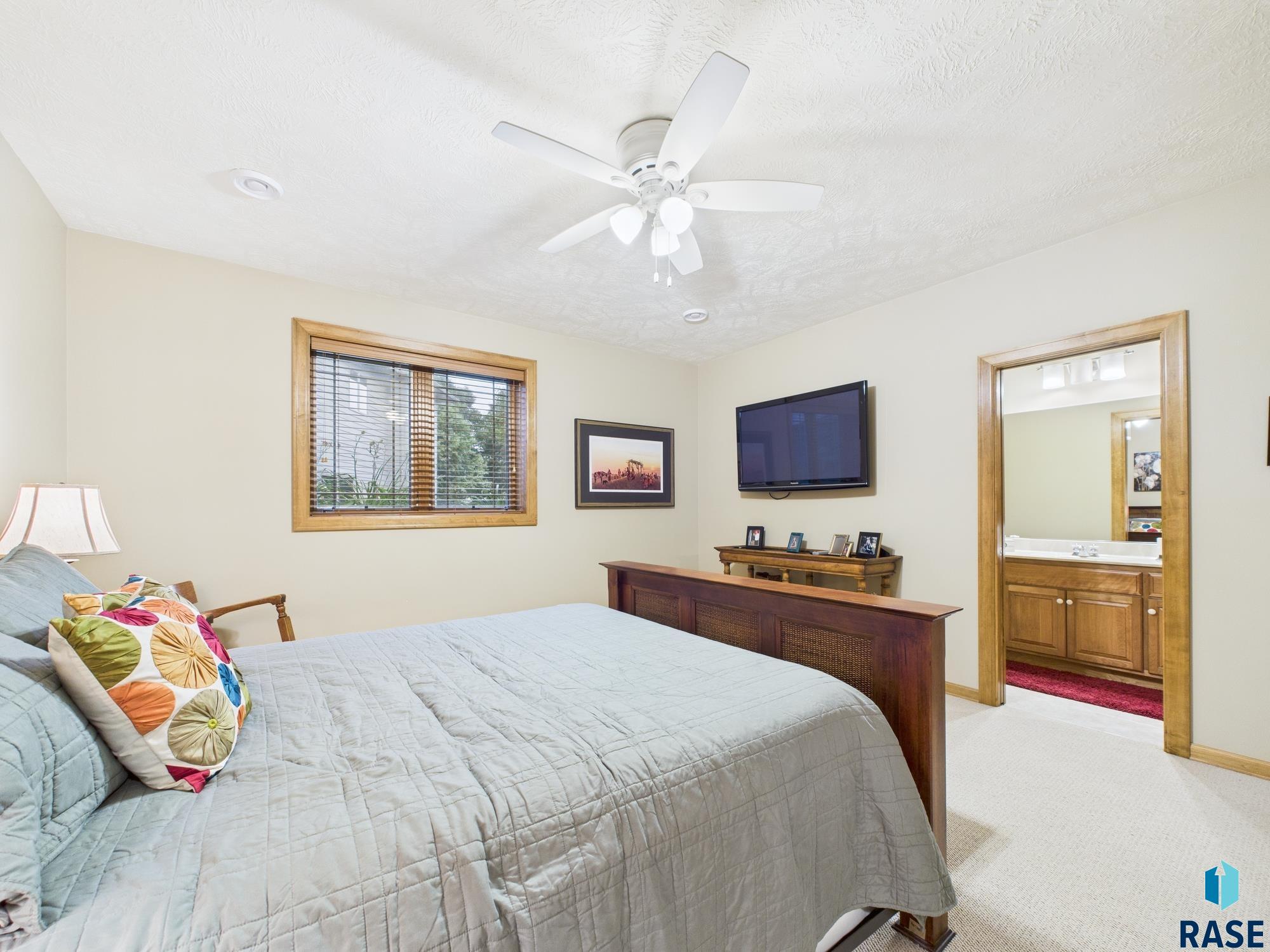 property viewer photo 30
