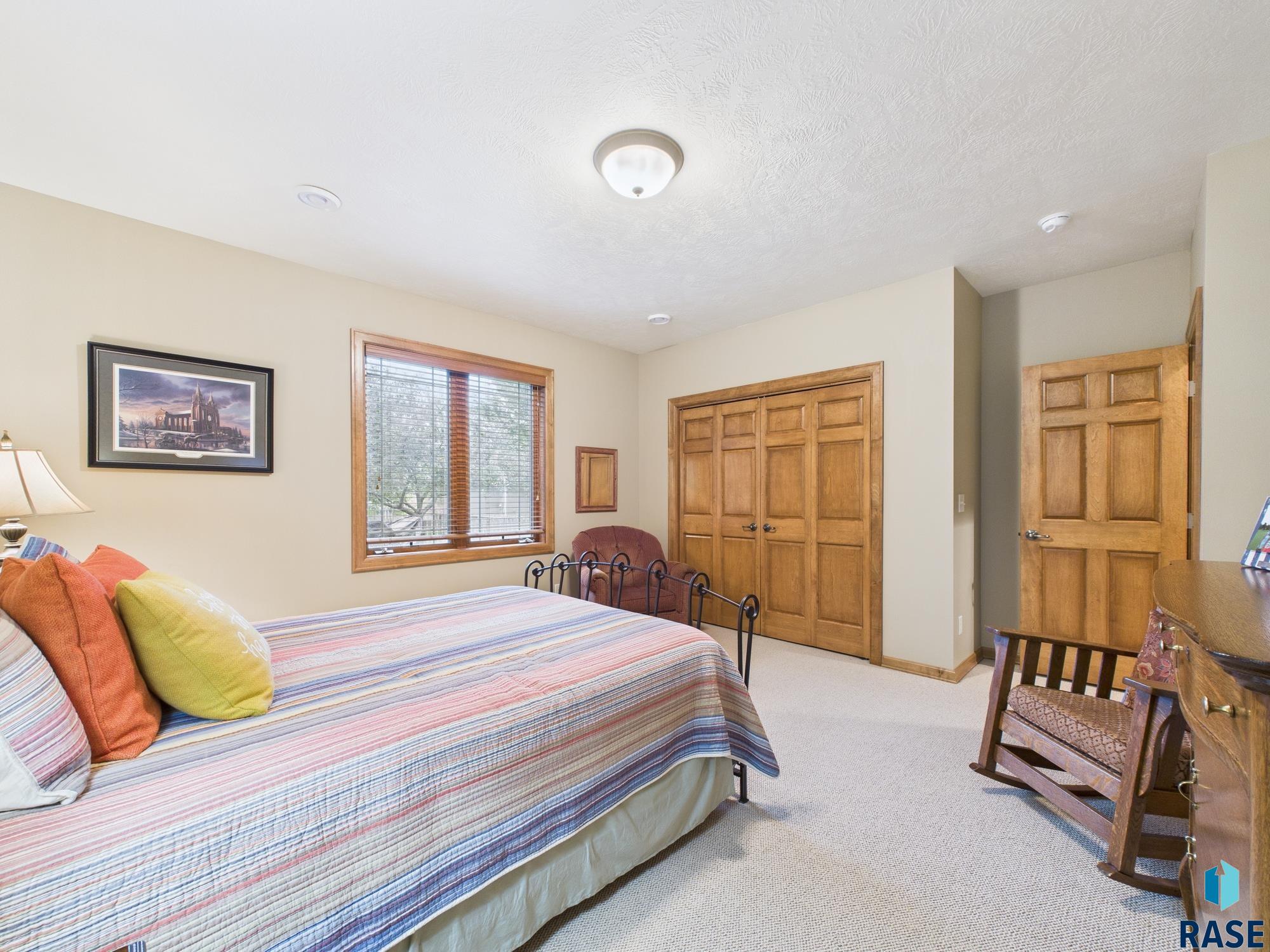 property viewer photo 33
