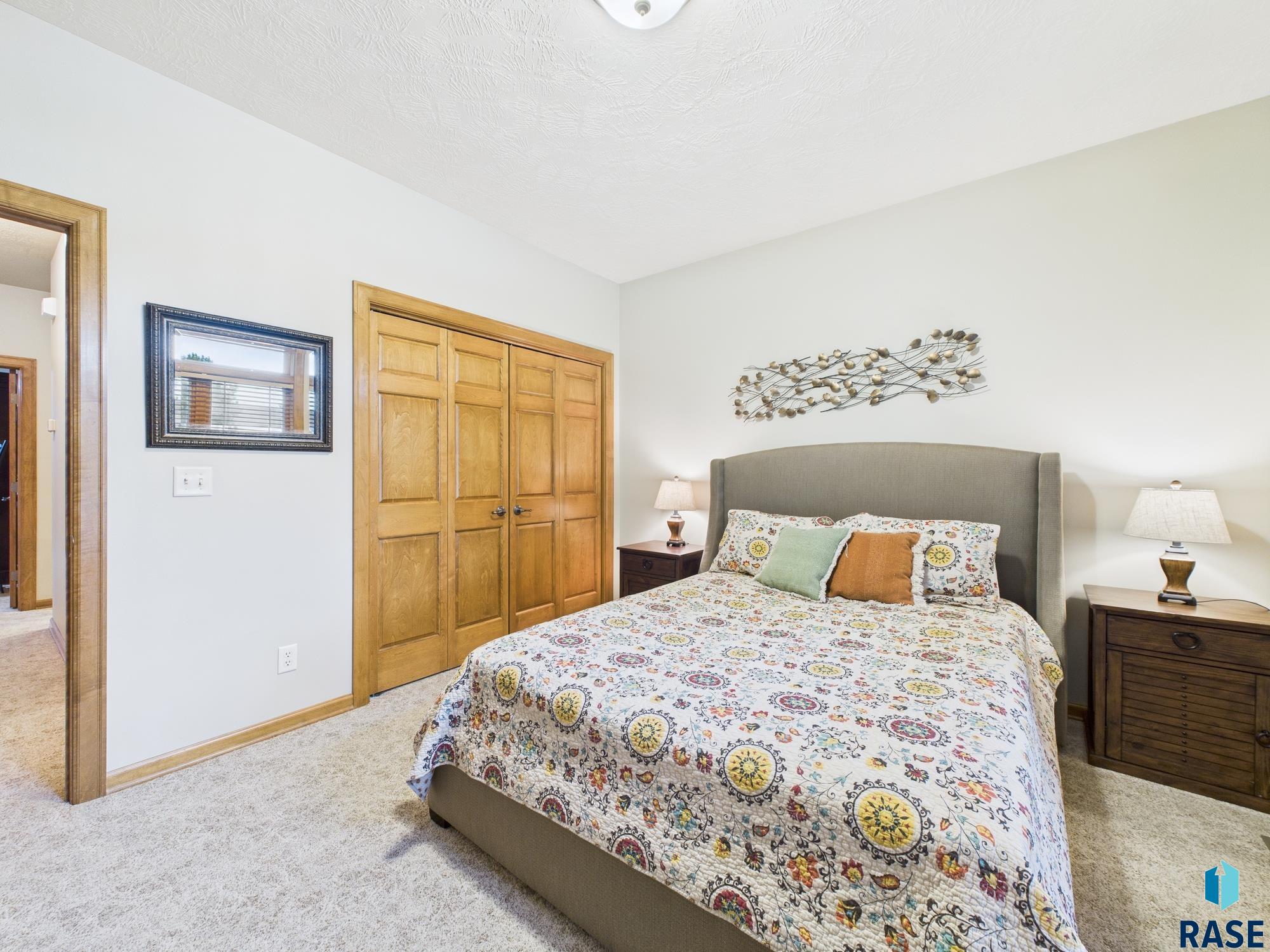 property viewer photo 35