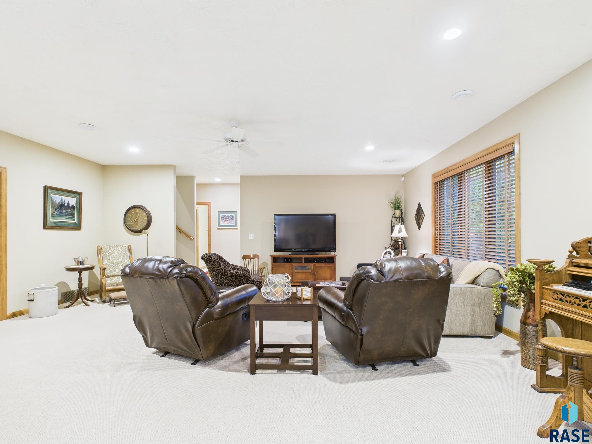 property viewer photo 42