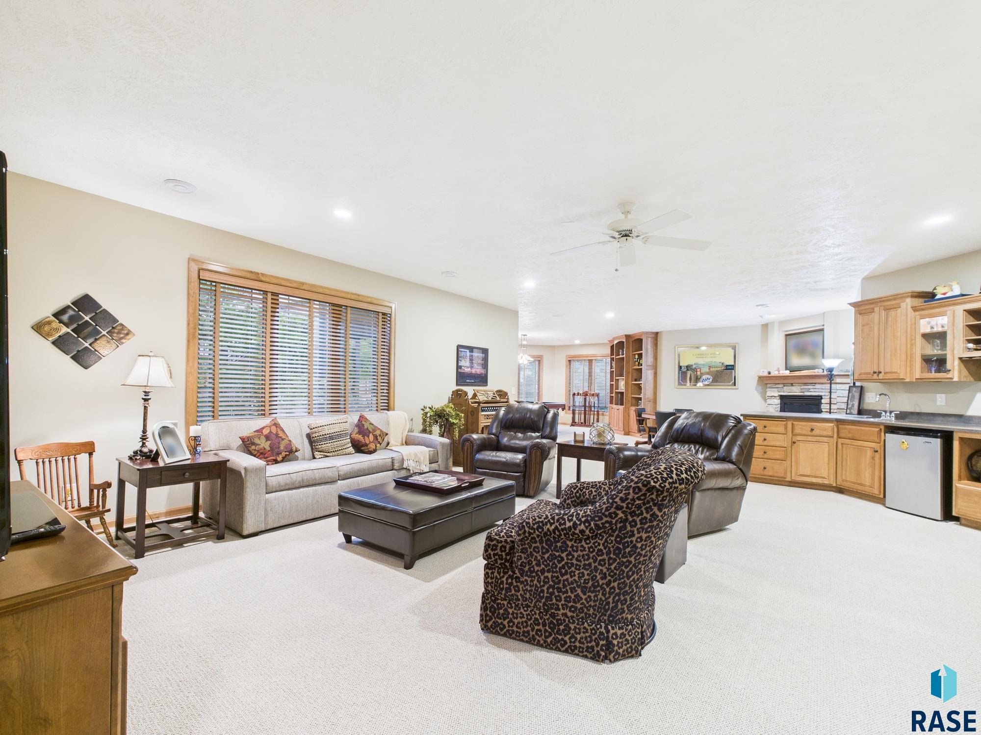 property viewer photo 43
