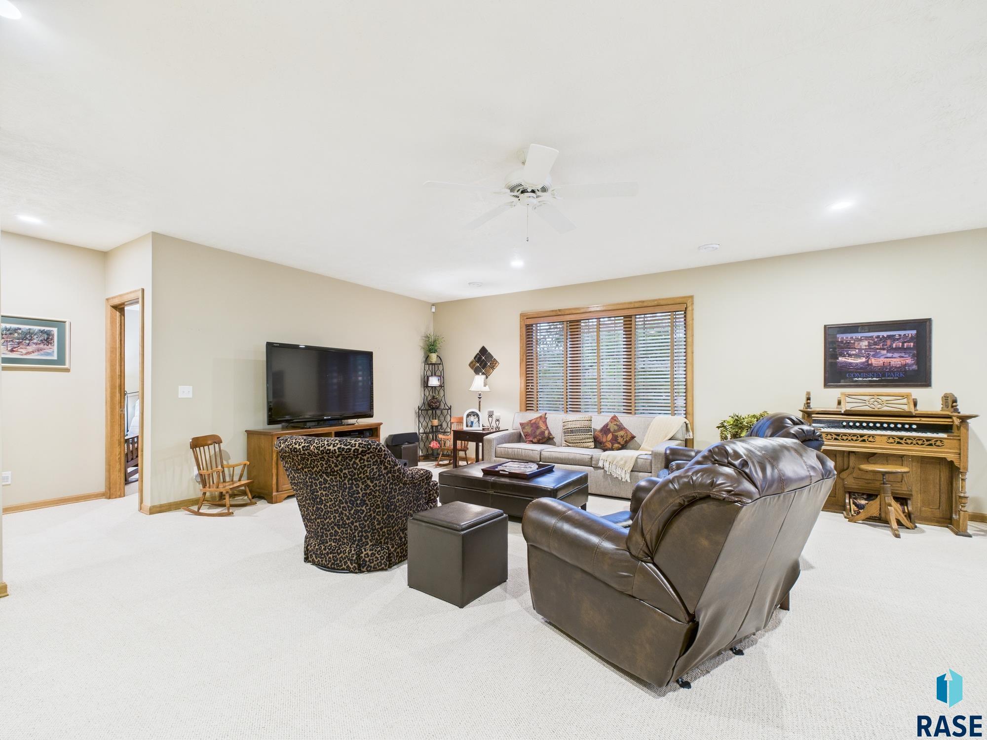 property viewer photo 44