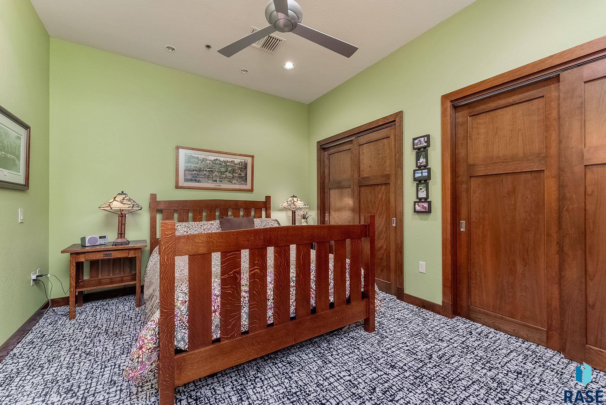 property viewer photo 24