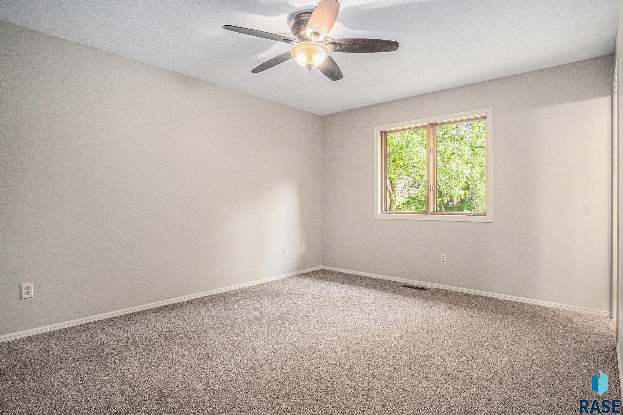 property viewer photo 16