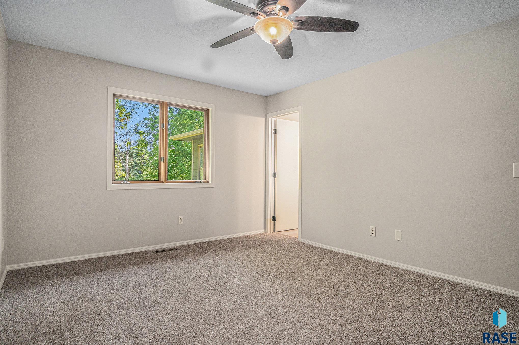 property viewer photo 18