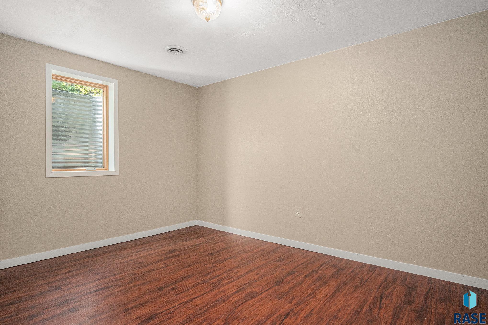 property viewer photo 26