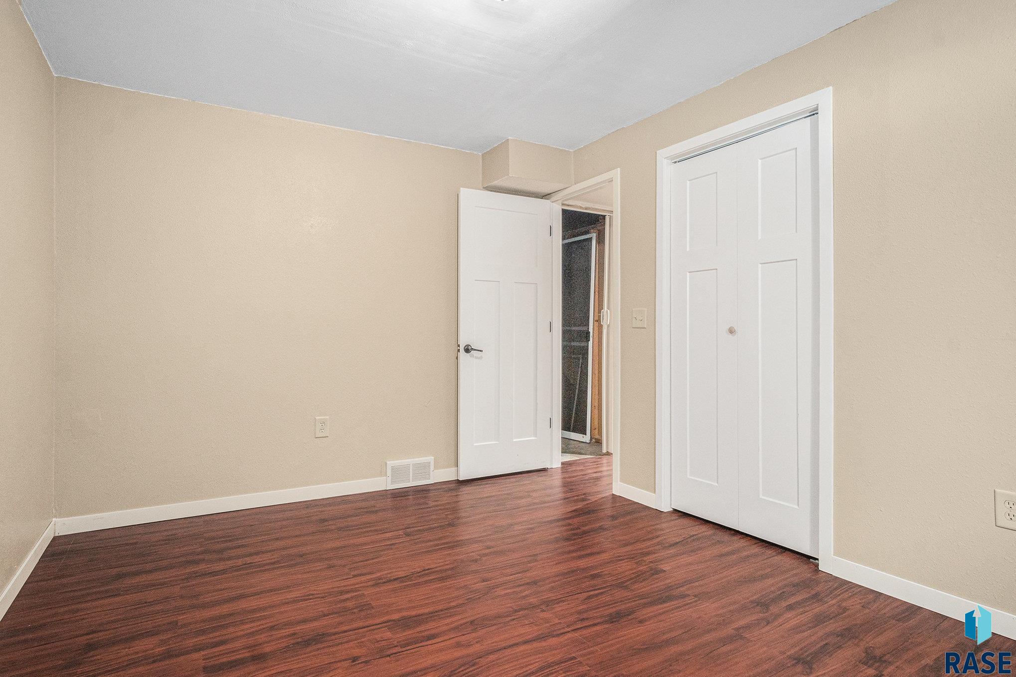 property viewer photo 27