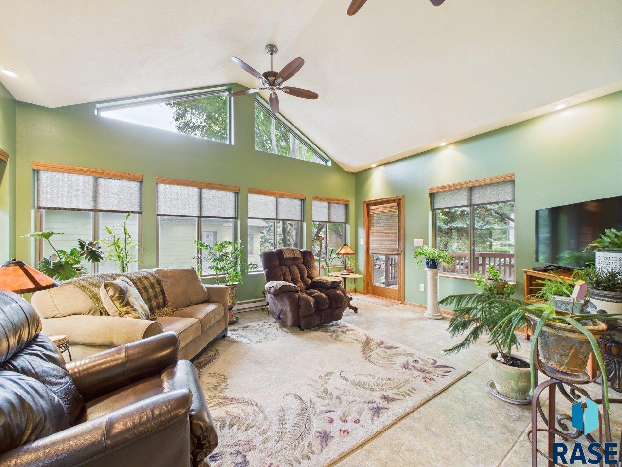 property viewer photo 1