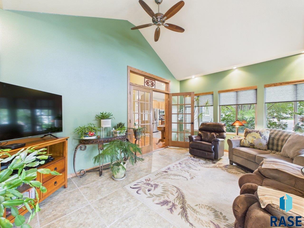 property viewer photo 10