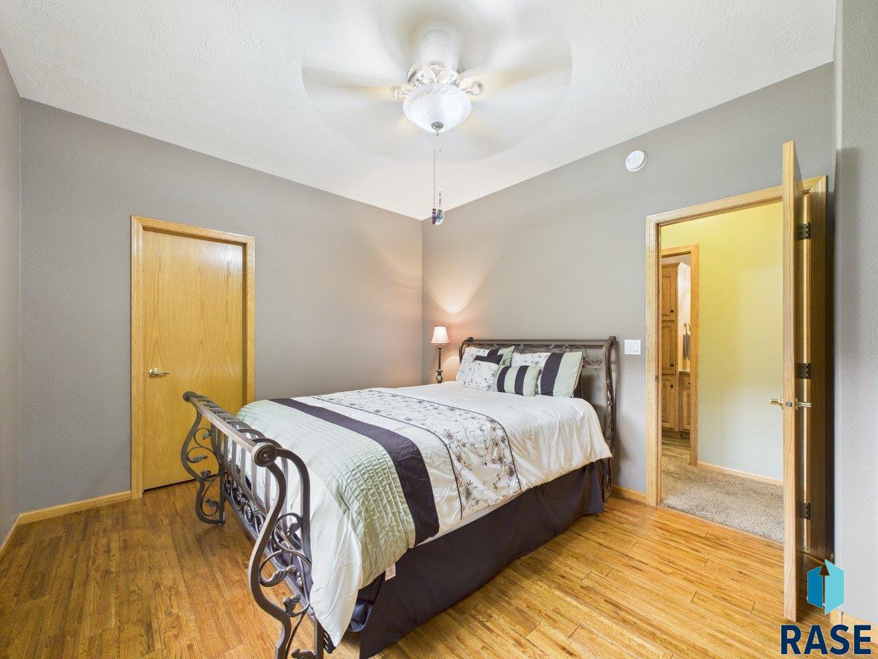 property viewer photo 32