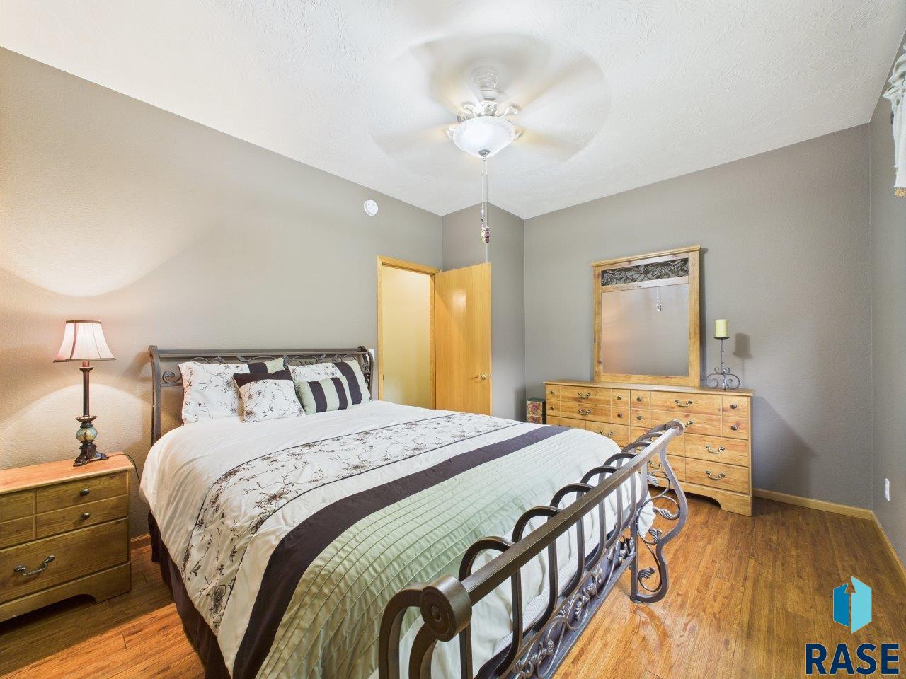 property viewer photo 33