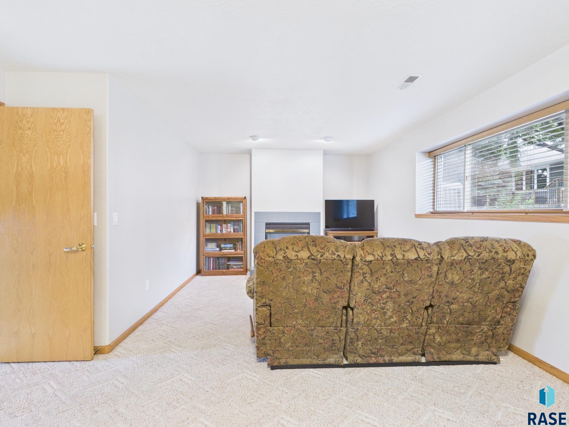 property viewer photo 40