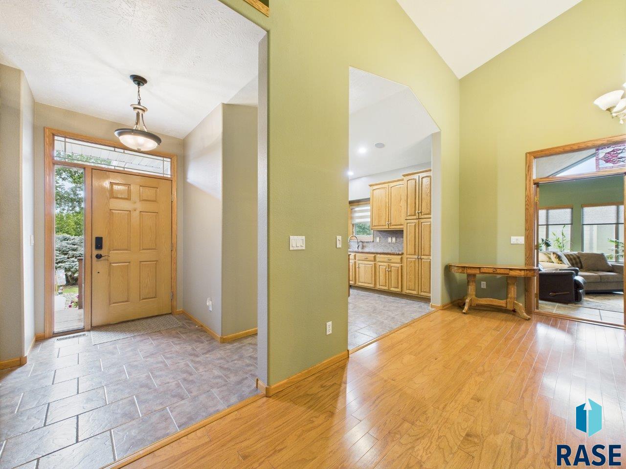 property viewer photo 8