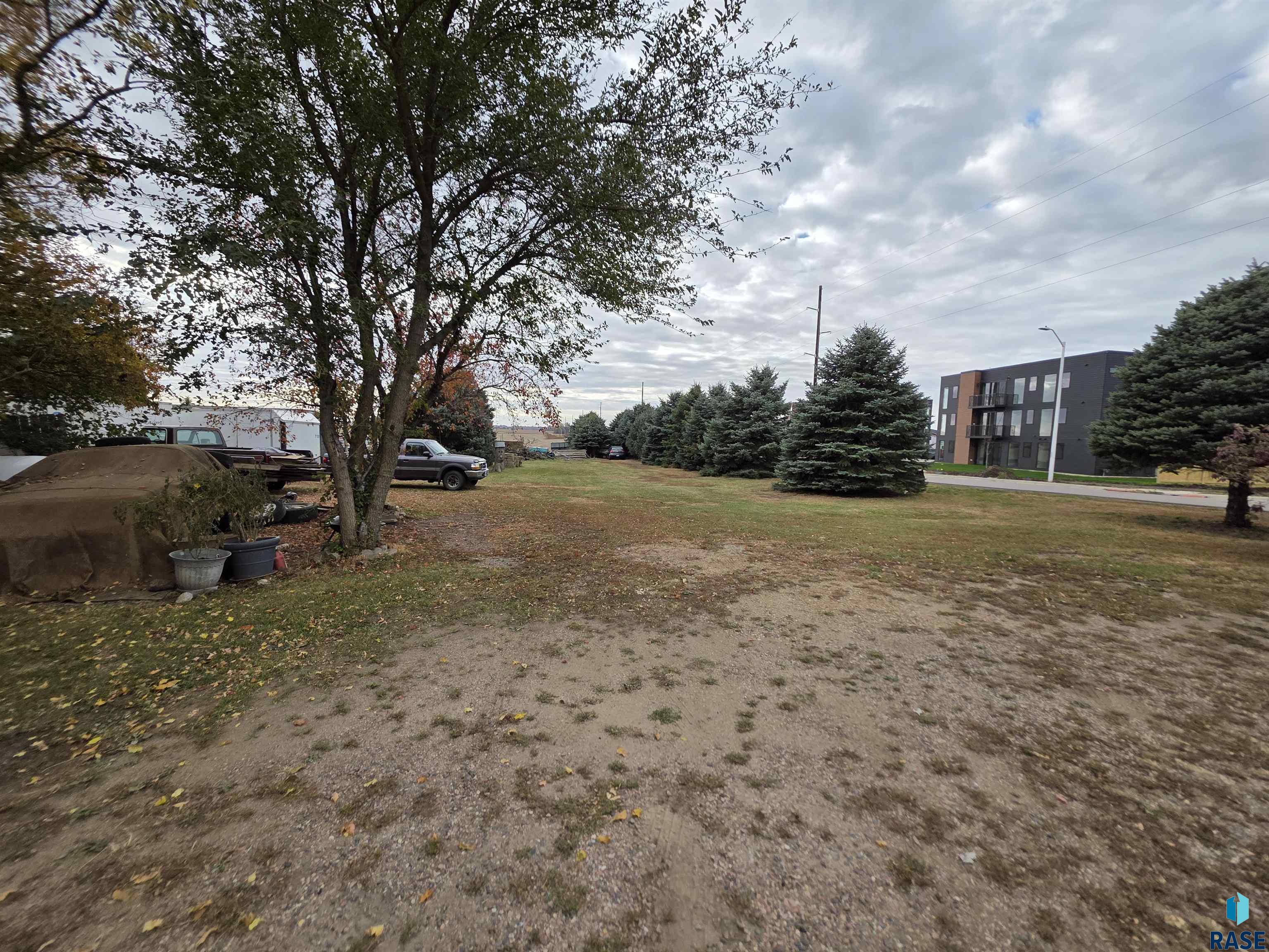 main property photo 13