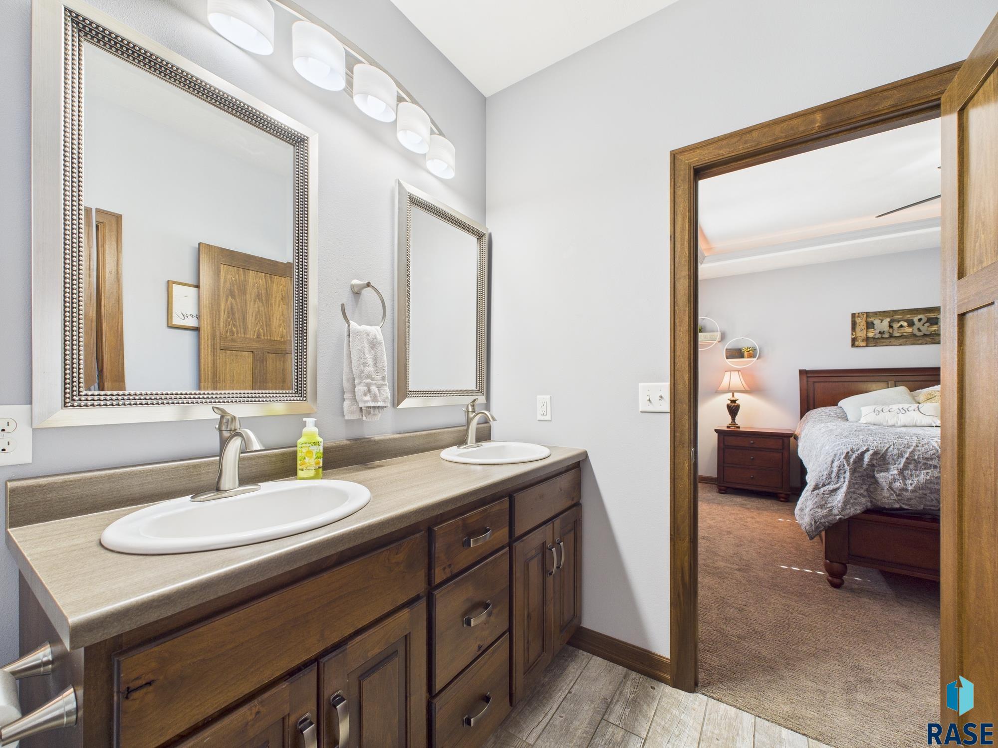 property viewer photo 20