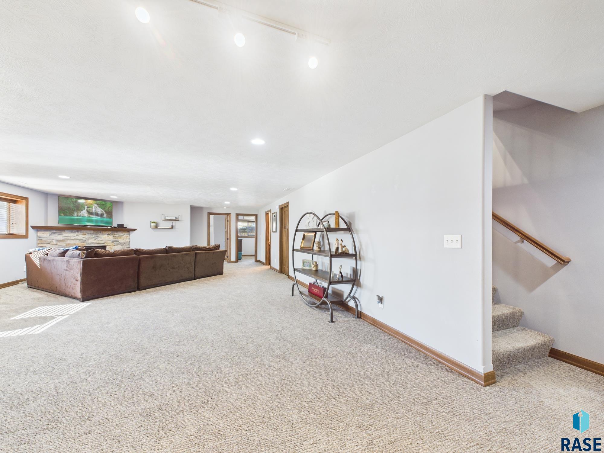 property viewer photo 27