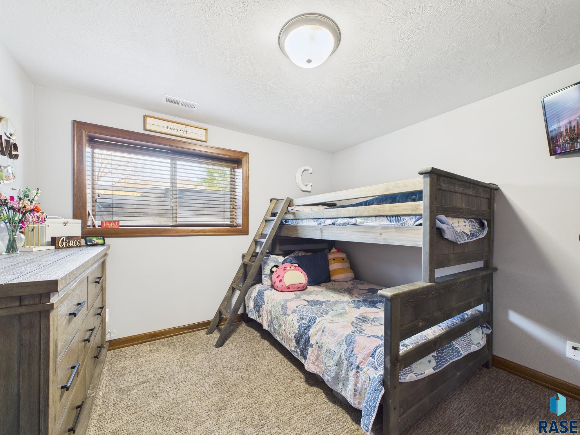 property viewer photo 36