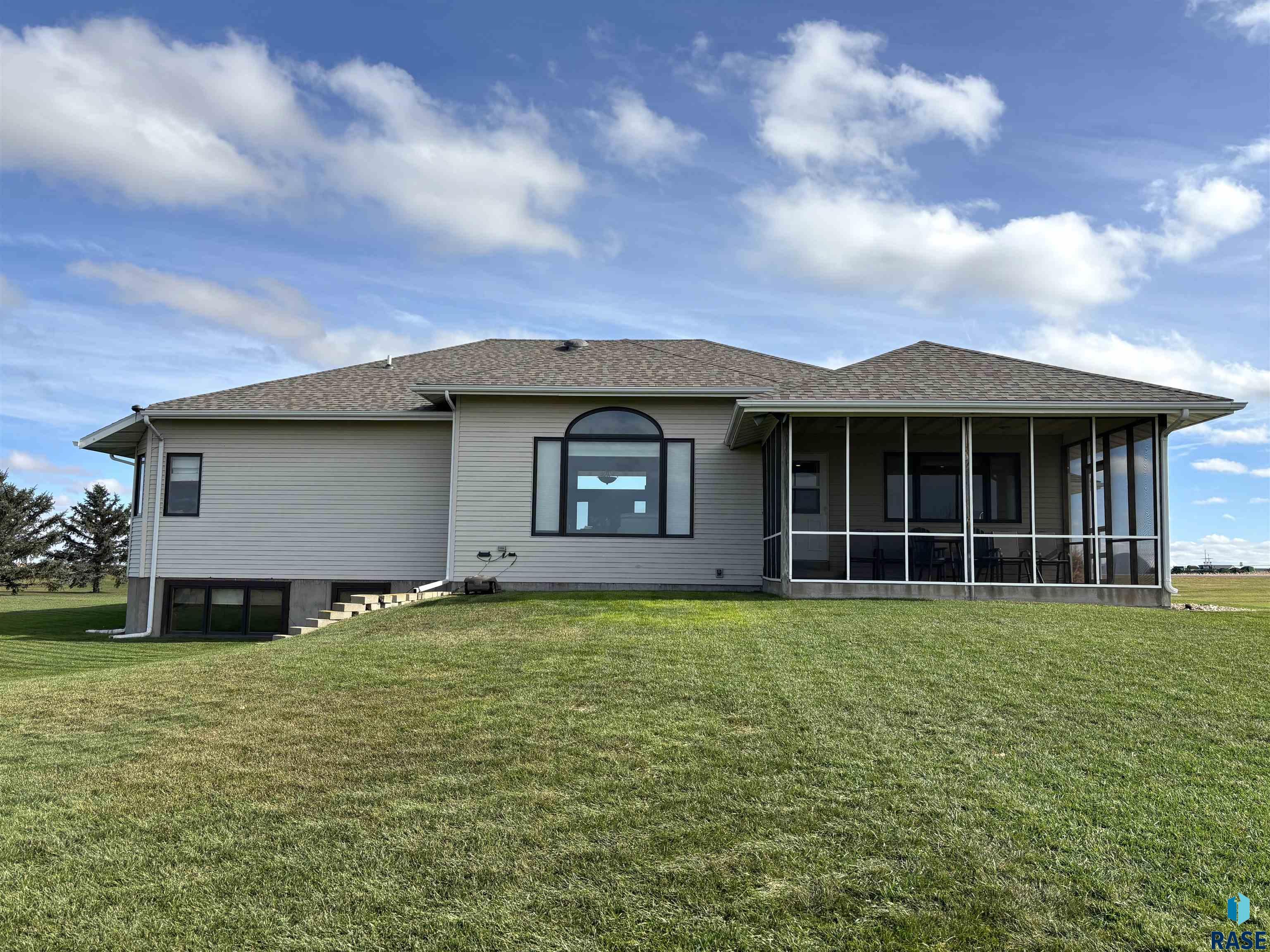 main property photo 78