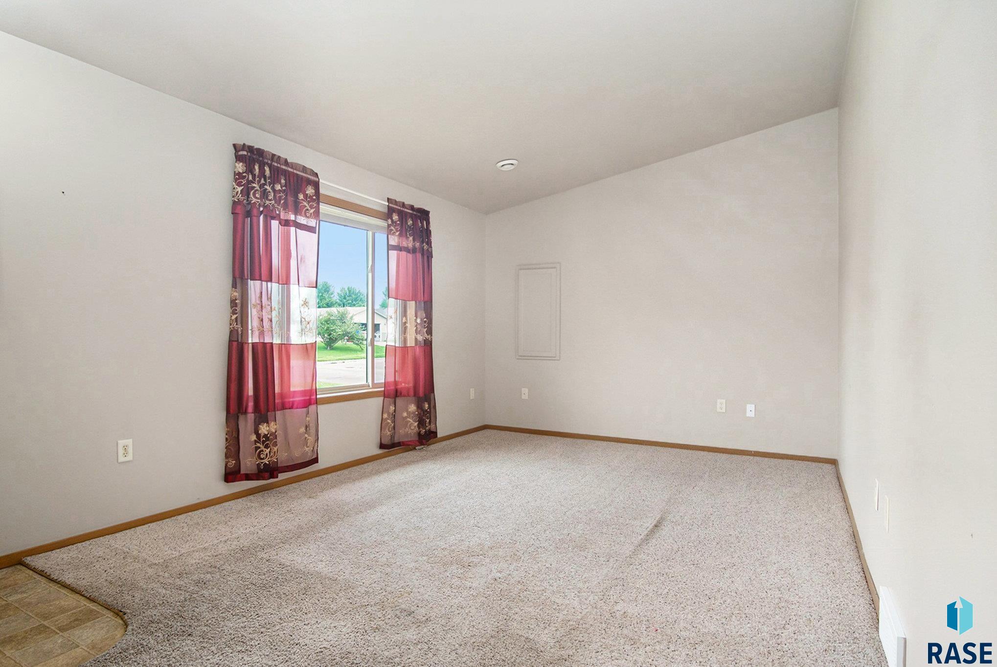 property viewer photo 3