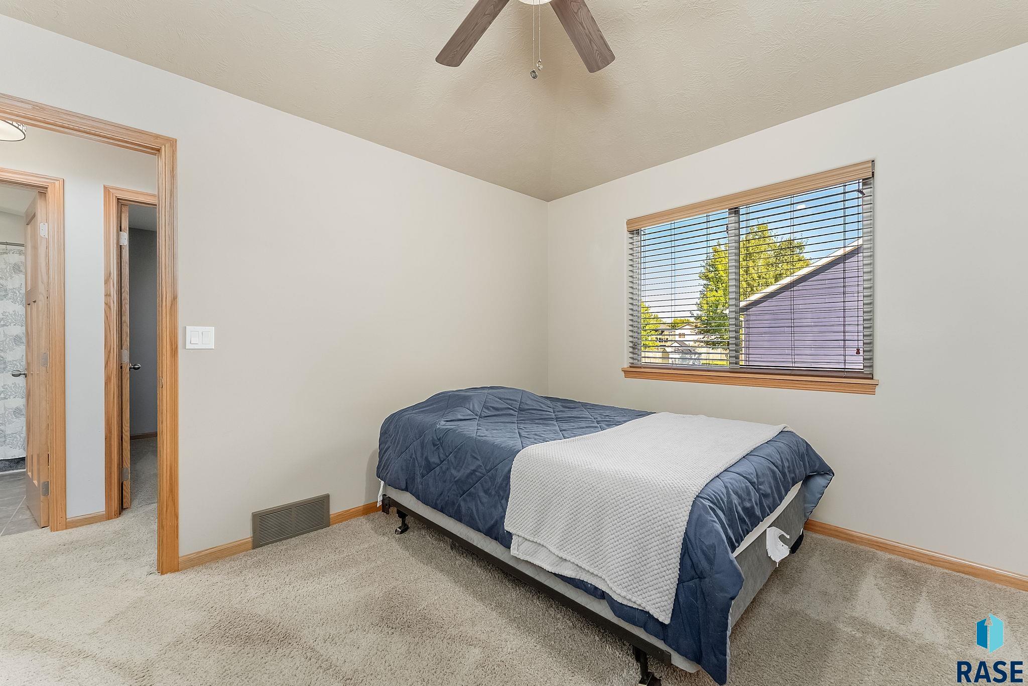 property viewer photo 10