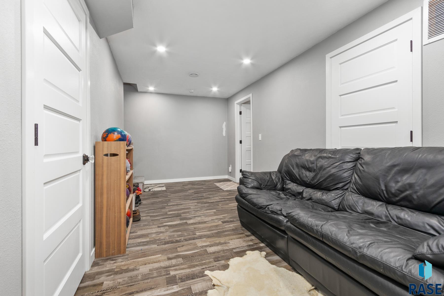 property viewer photo 15