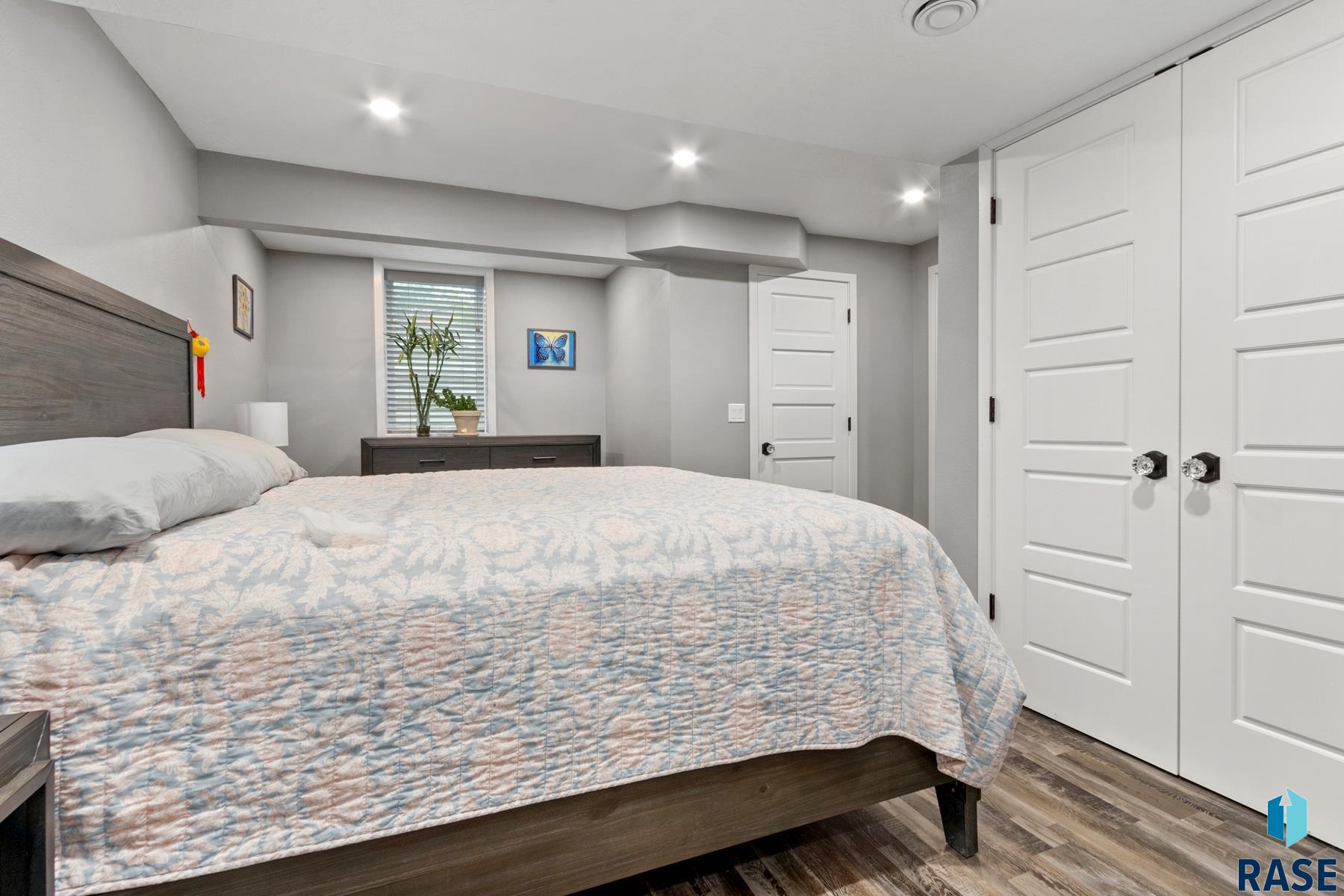 property viewer photo 16