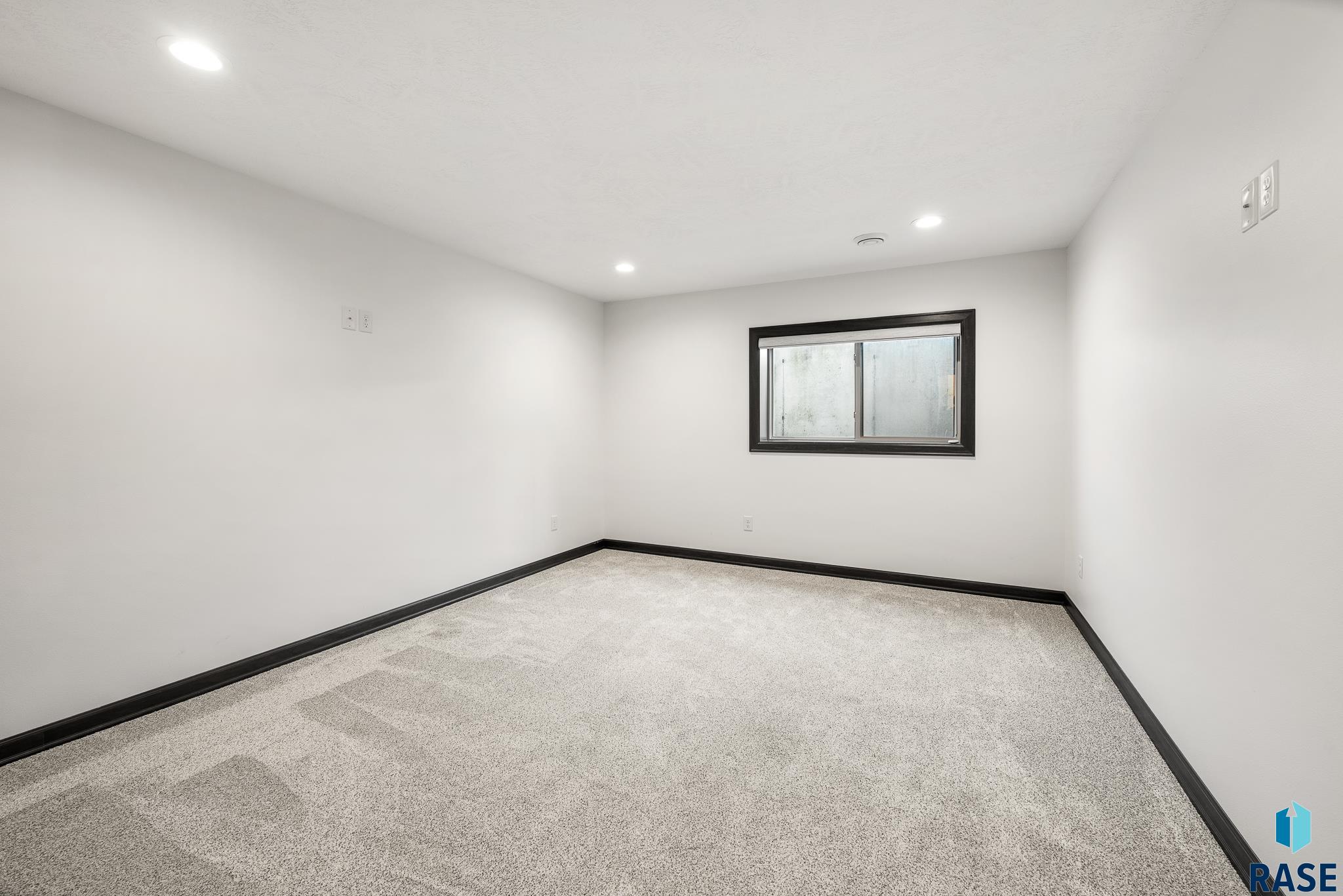 property viewer photo 25